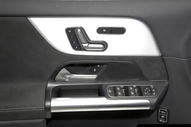 Mercedes-Benz Gla view 14