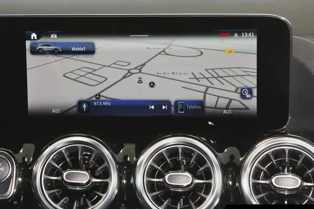 Mercedes-Benz Gla view 11