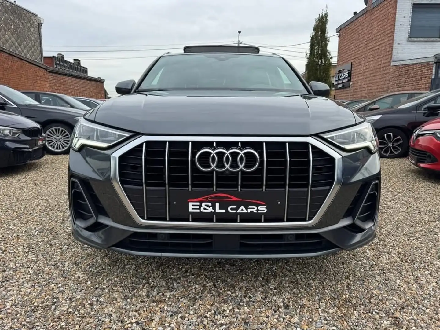 Audi Q3 Q3 35 TDi S line S tronic *12 mois de garantie* Gris - 2