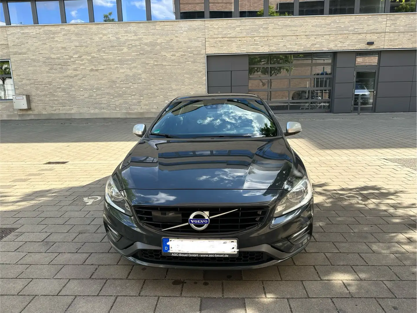 Volvo S60 R-Design Grau - 1