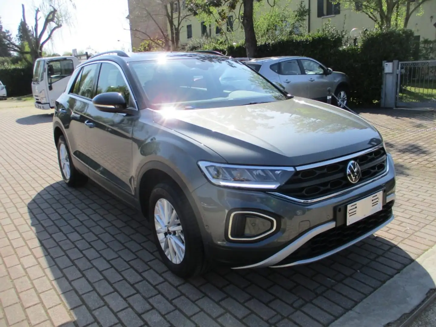 Volkswagen T-Roc 2.0 TDI SCR CarPlay/Led/NAVI Grijs - 2