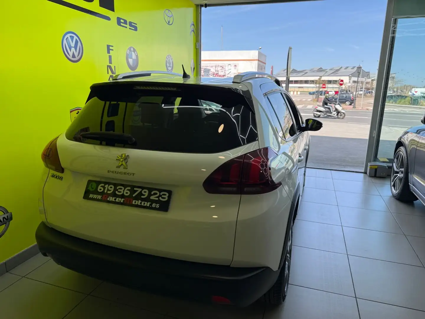 Peugeot 2008 1.5 BlueHDI S&S Signature 100 Blanc - 2