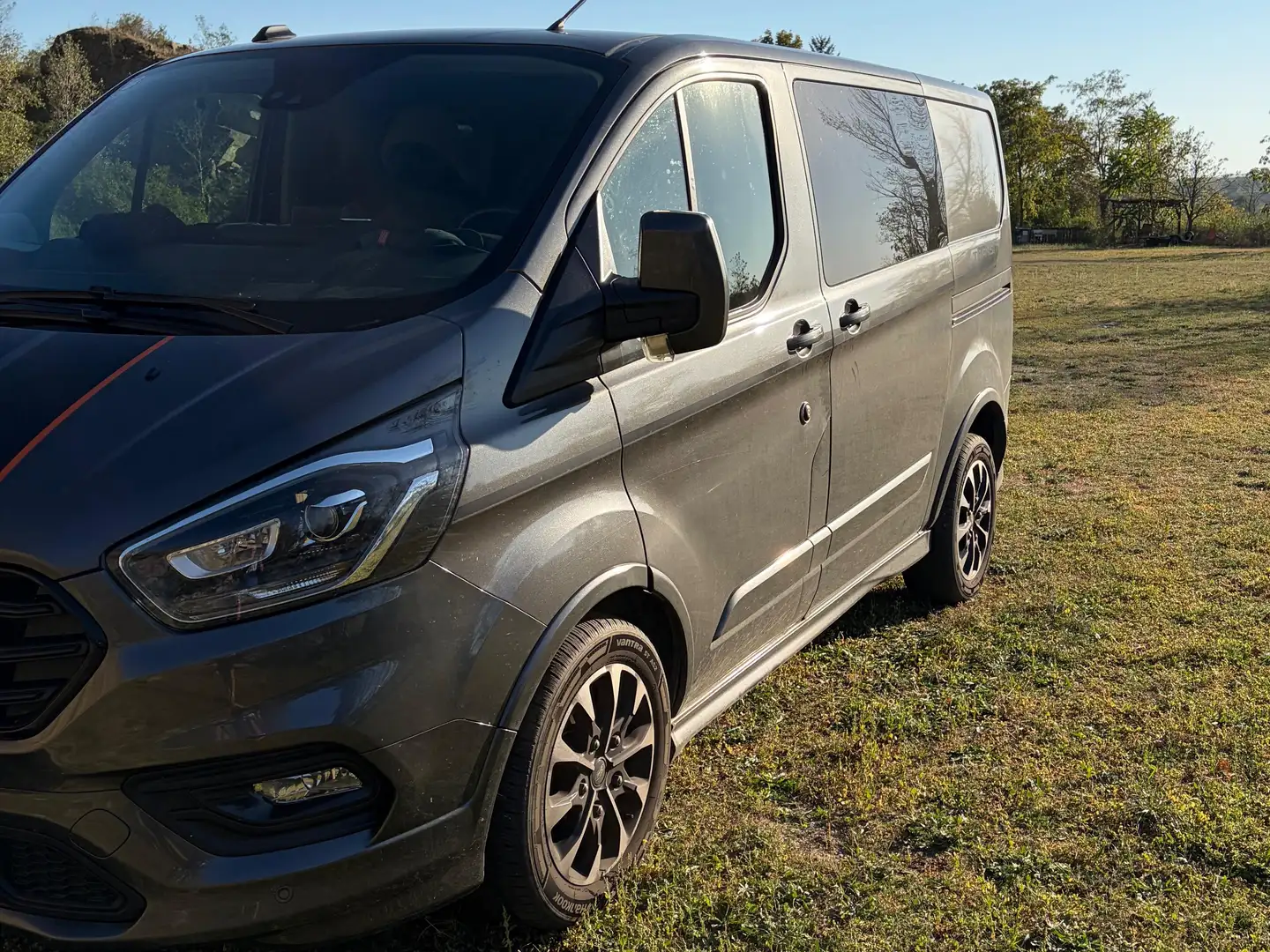 Ford Transit Custom Transit Custom Variobus 2,0 TDCI L1H1 320 Sport Aut. Sport Grau - 2