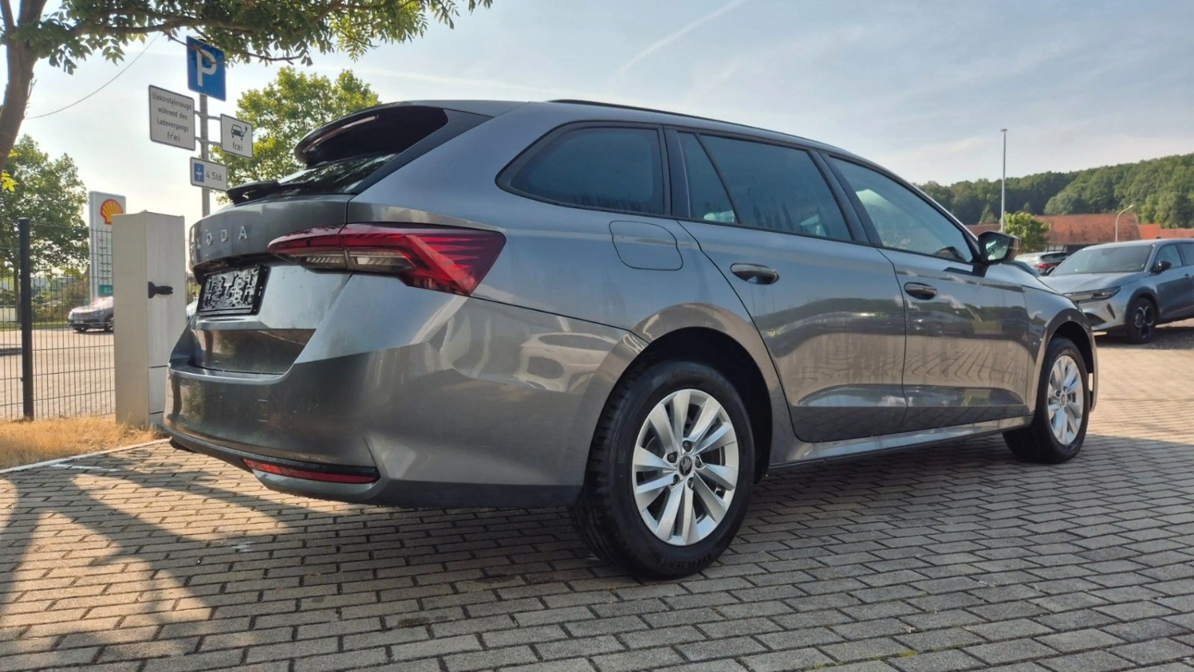 Skoda Octavia Combi 1.5 TSI MHEV 110kW DSG Selection — photo 5