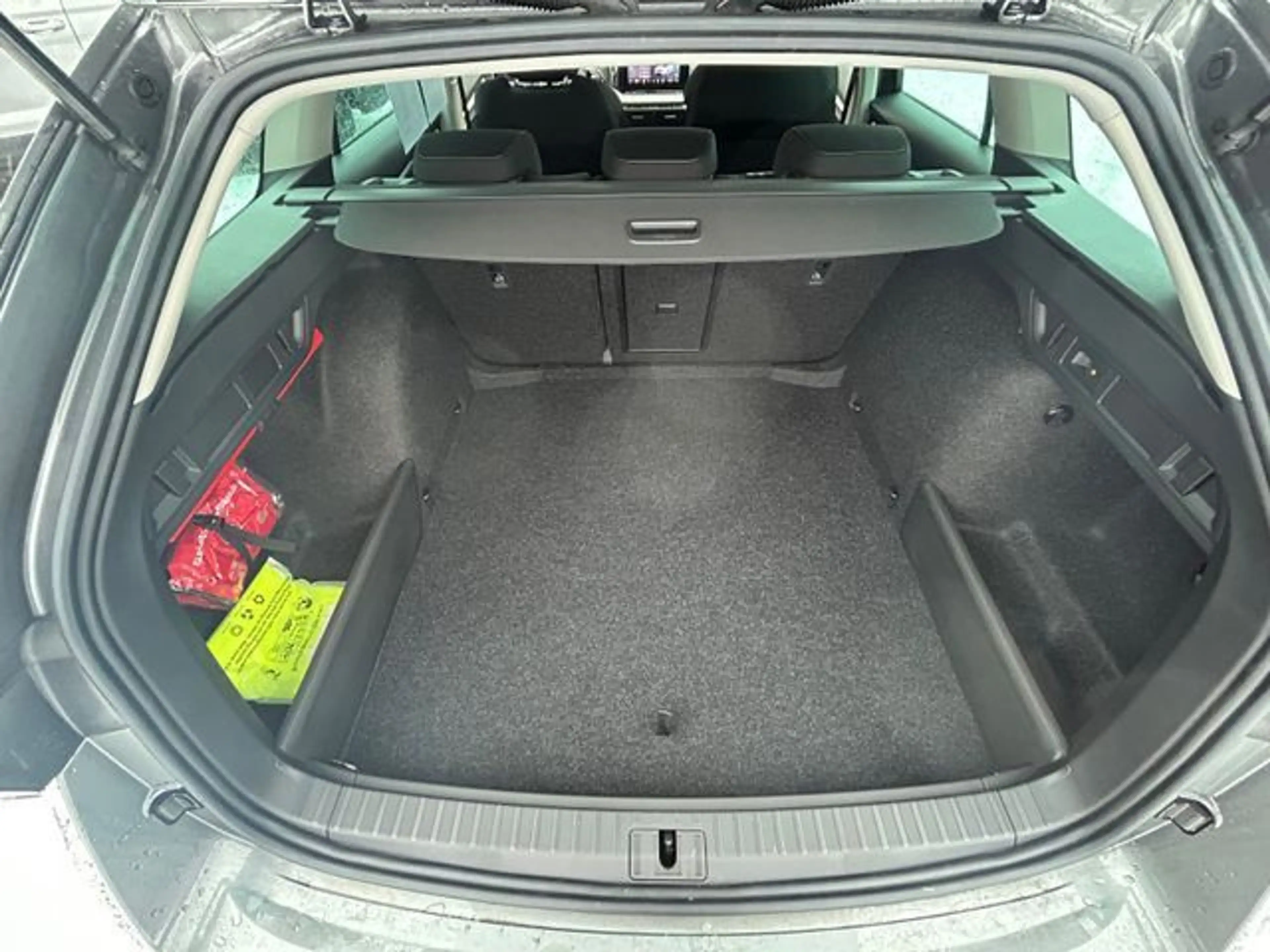 Skoda Octavia Combi 1.5 TSI MHEV 110kW DSG Selection — photo 10