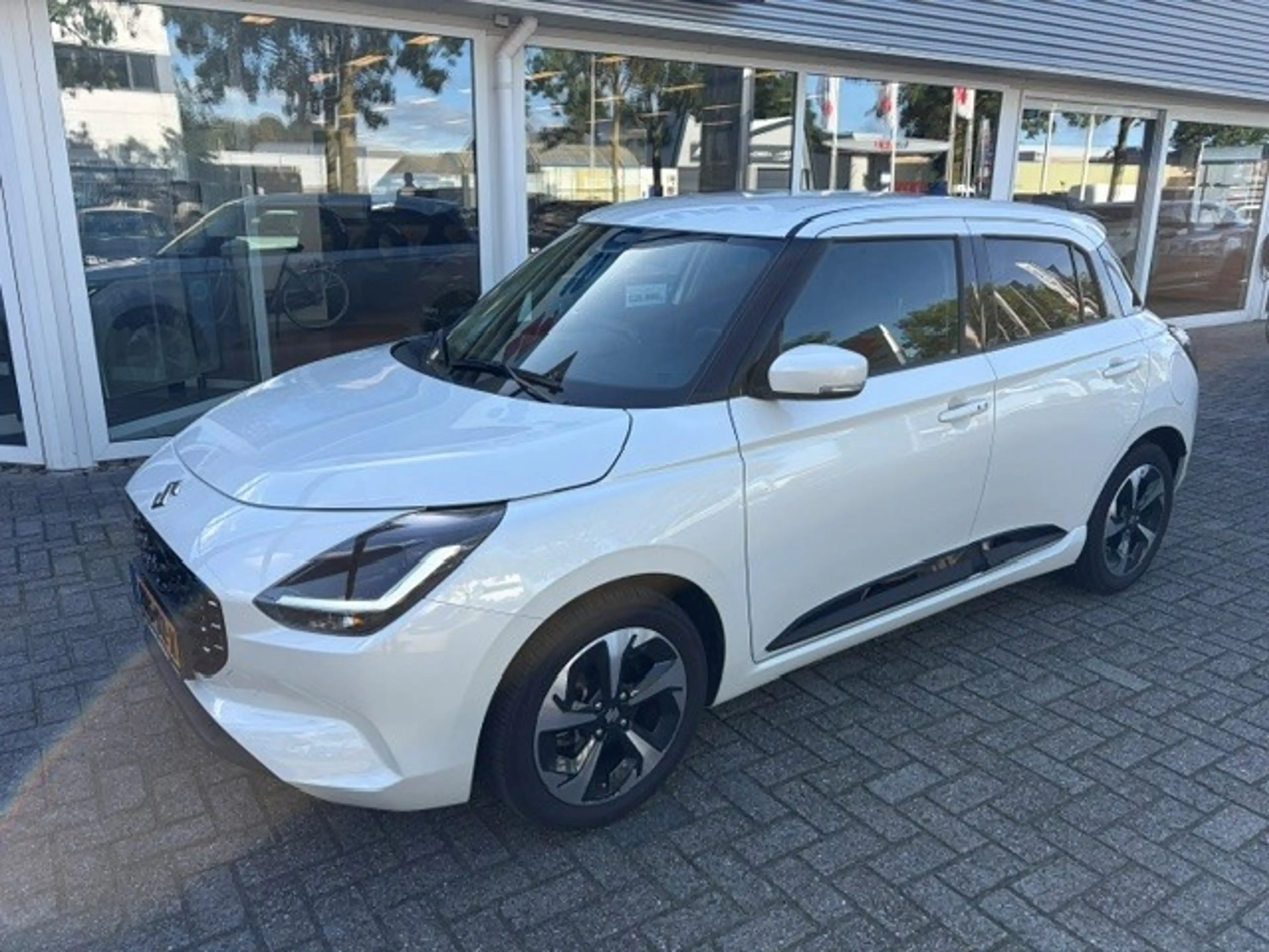 Suzuki Swift 1.2 Smart Hybrid Style (RIJKLAAR) 10 jaar garantie — photo 2