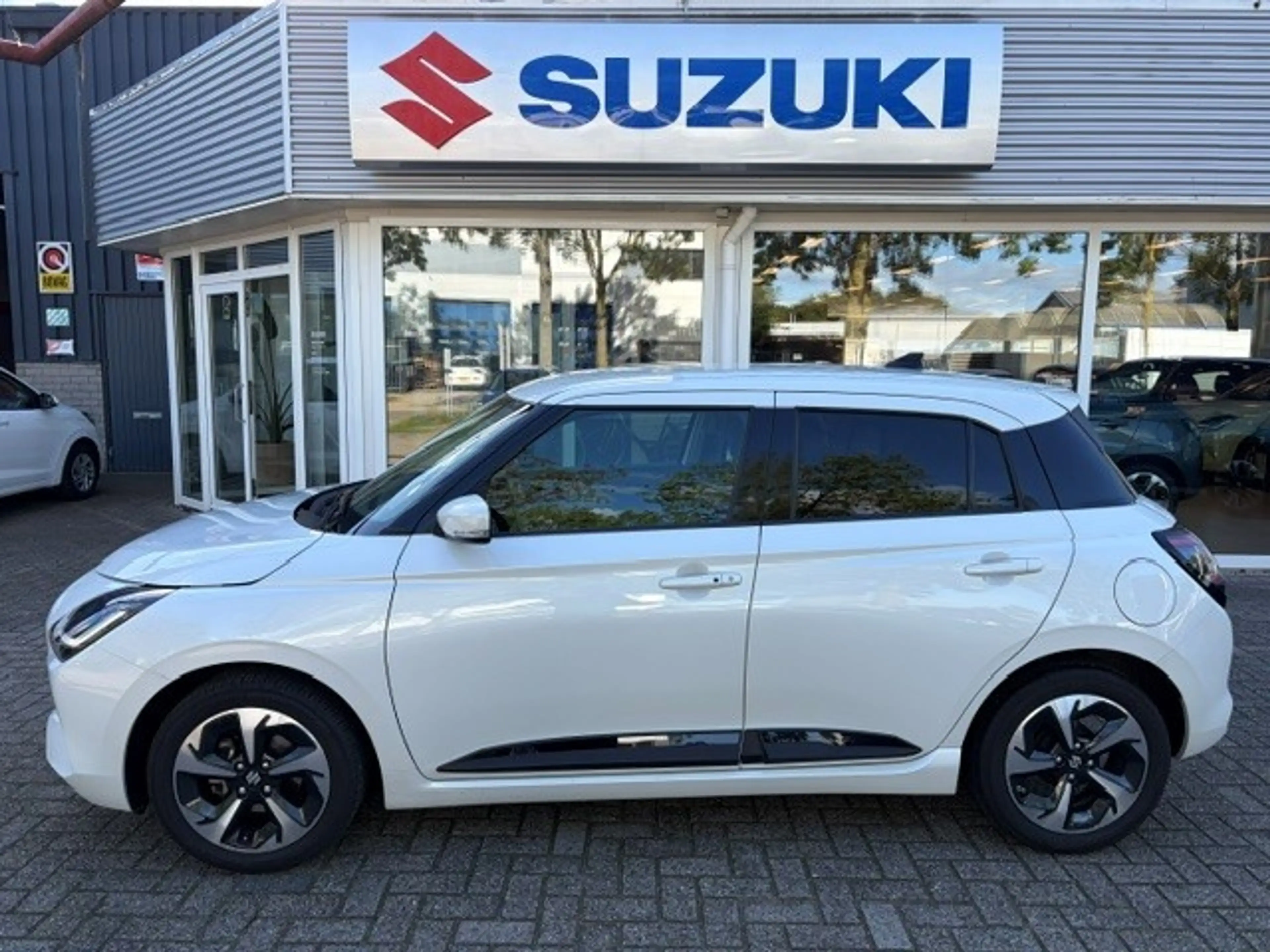 Suzuki Swift 1.2 Smart Hybrid Style (RIJKLAAR) 10 jaar garantie