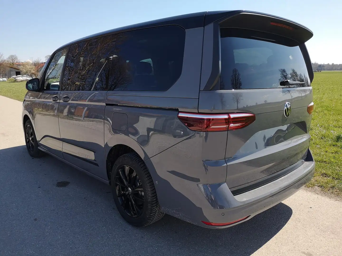 Volkswagen T7 Multivan Edition 1,5eHybrid DSG Elegance LÜ 7 Sitzer 180... Grau - 2