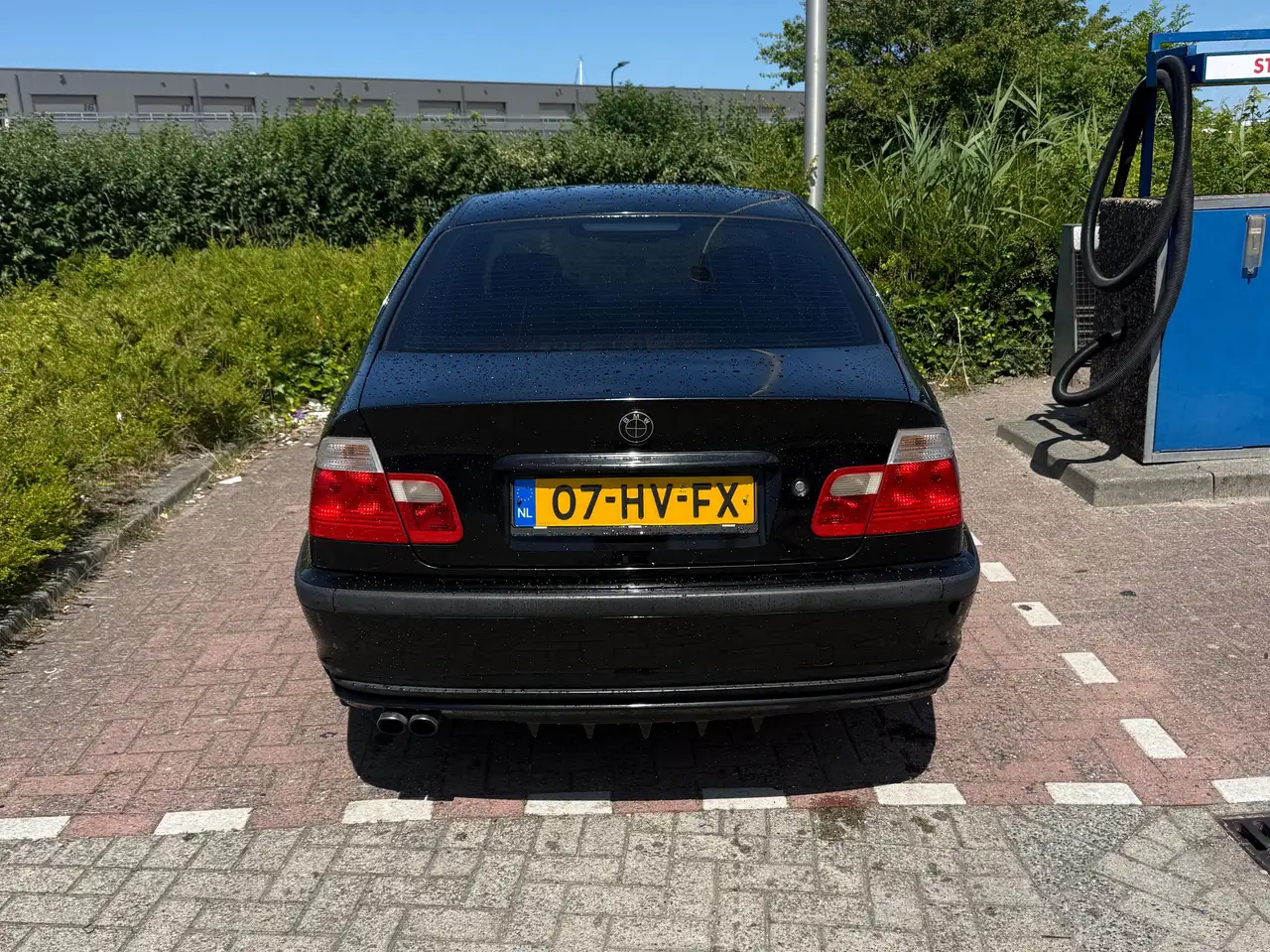 BMW 320i, foto 2