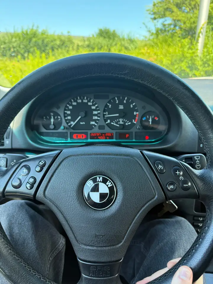 BMW 320i, foto 9