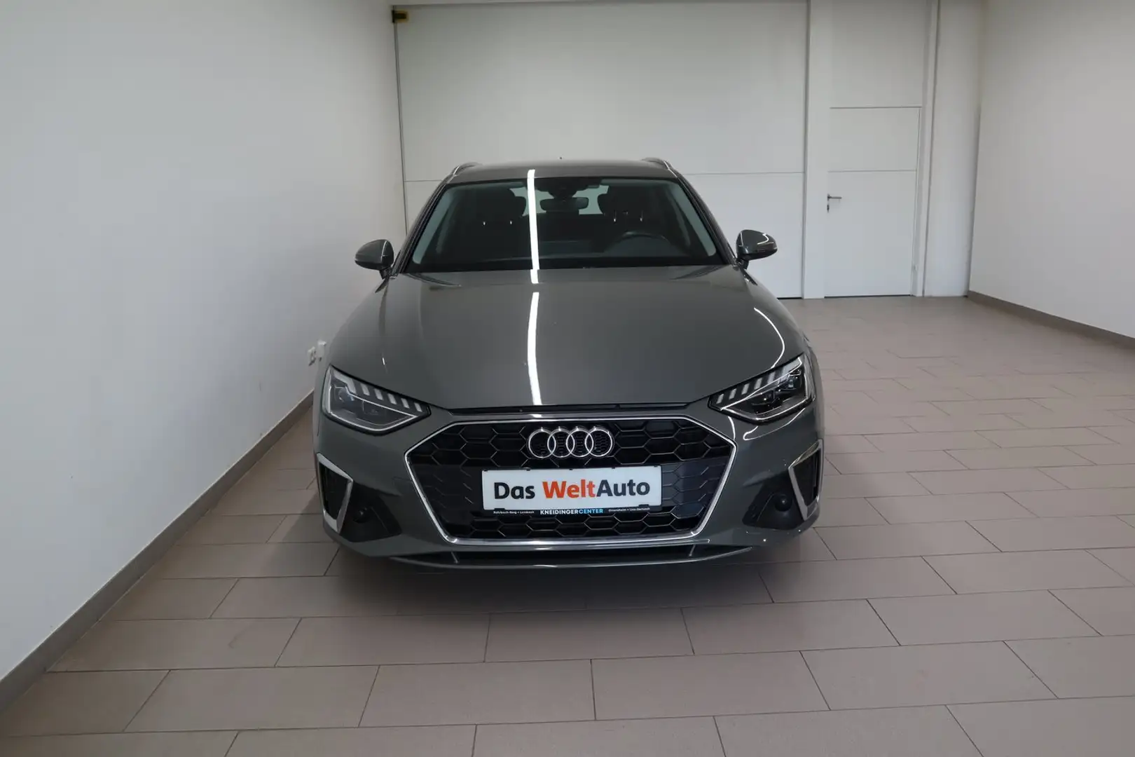 Audi A4 40 TFSI S line Grau - 2