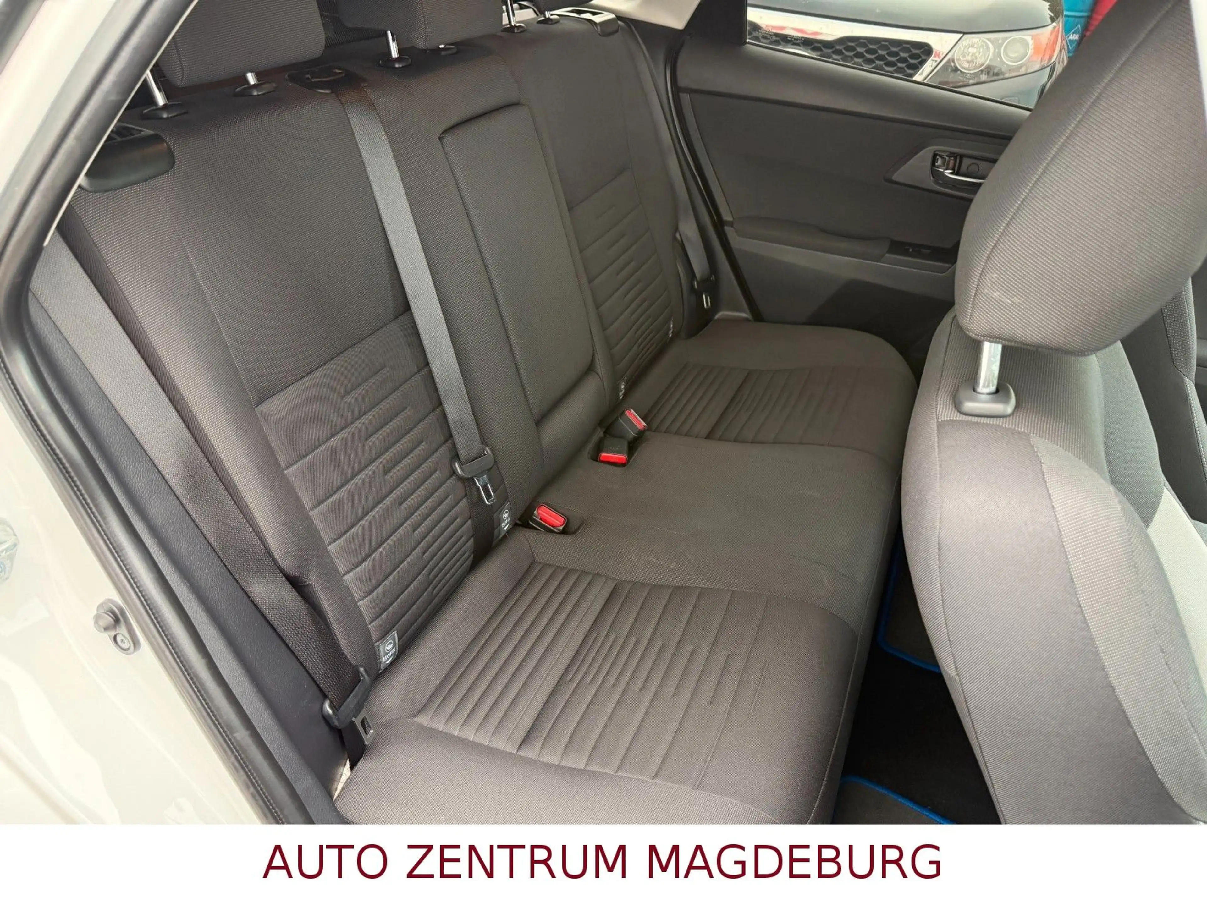 Toyota Auris Touring Sports Hybrid Edition-S *2.HAND* — photo 21