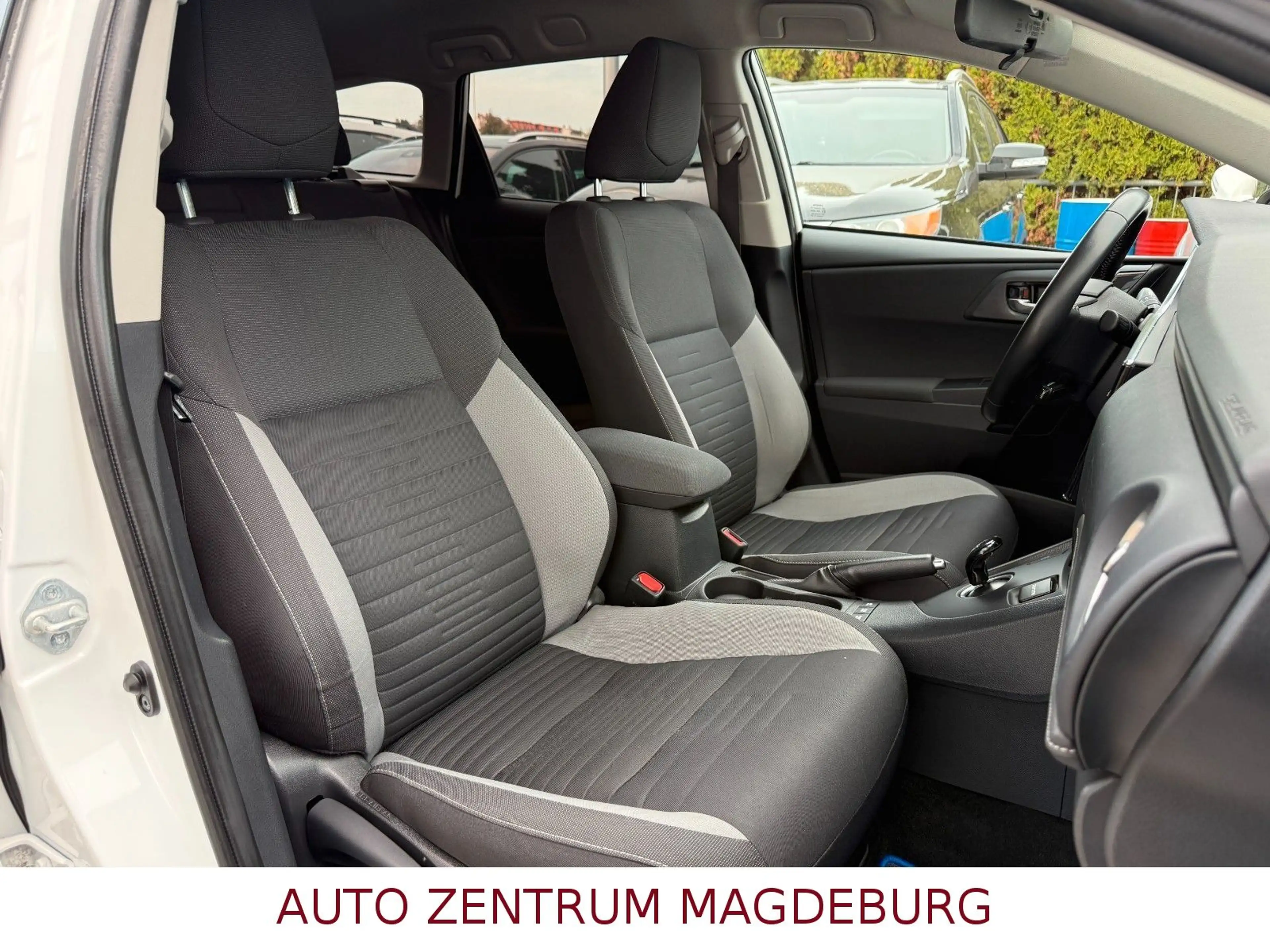 Toyota Auris Touring Sports Hybrid Edition-S *2.HAND* — photo 24