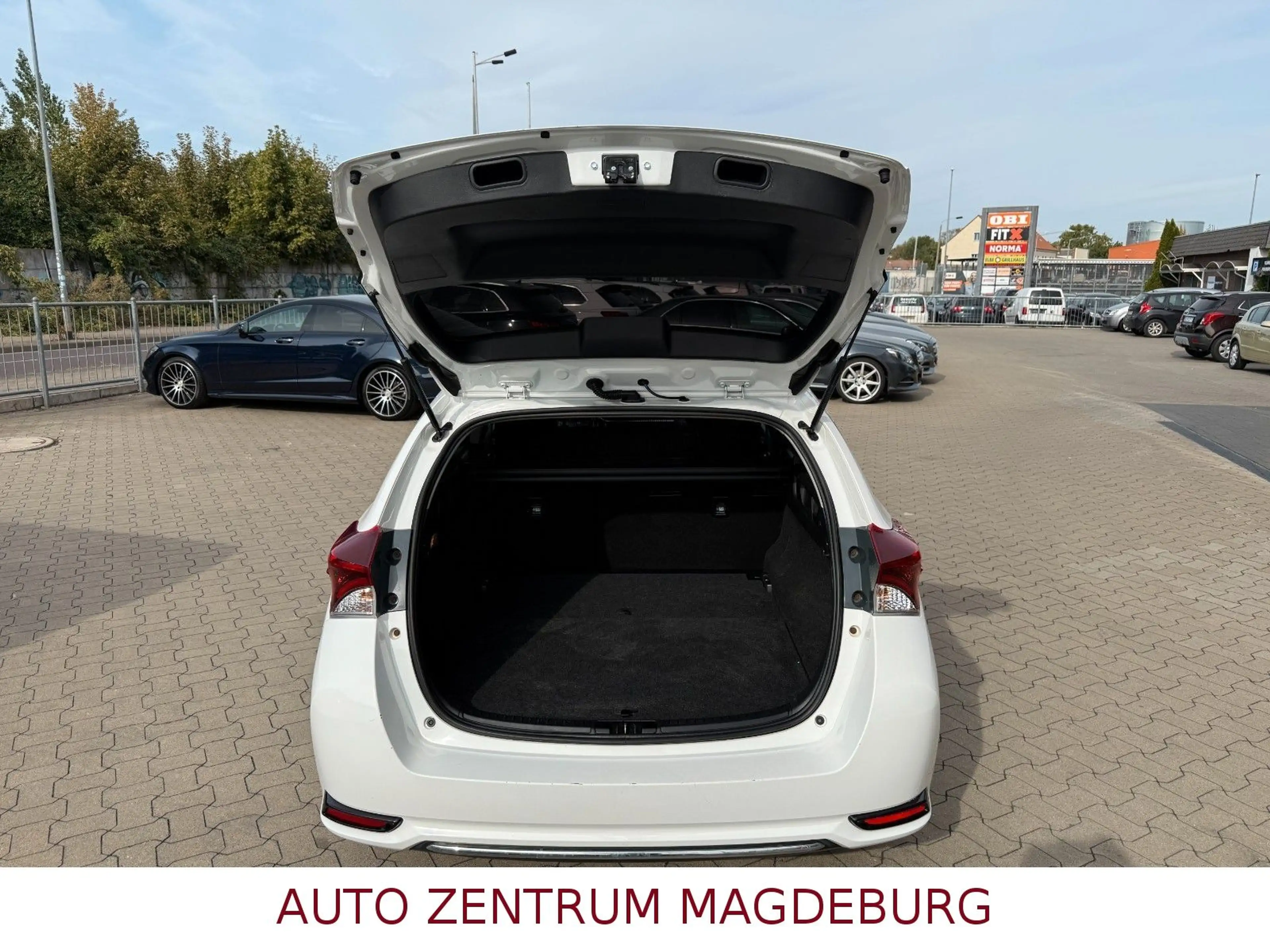 Toyota Auris Touring Sports Hybrid Edition-S *2.HAND* — photo 4