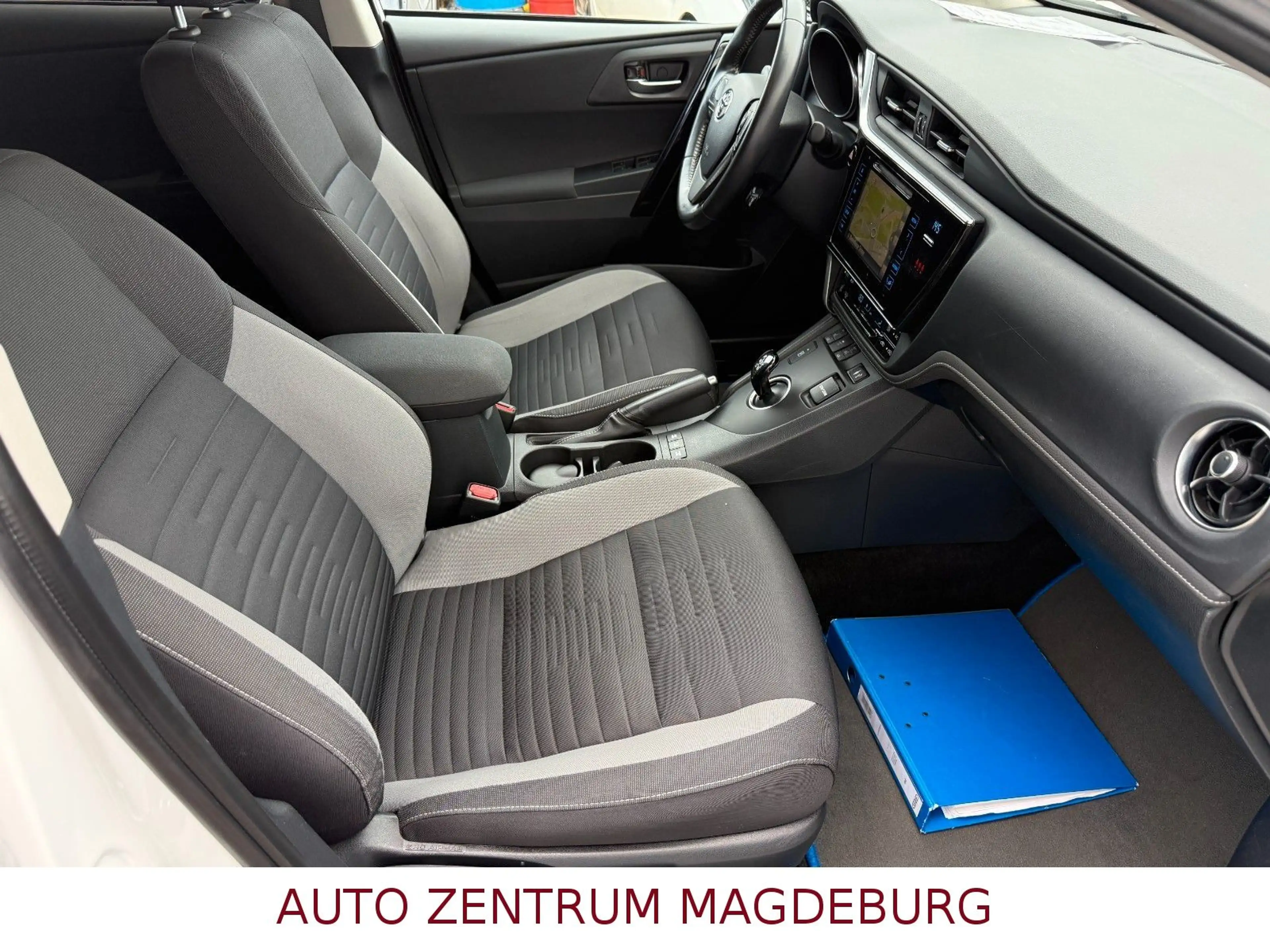 Toyota Auris Touring Sports Hybrid Edition-S *2.HAND* — photo 22