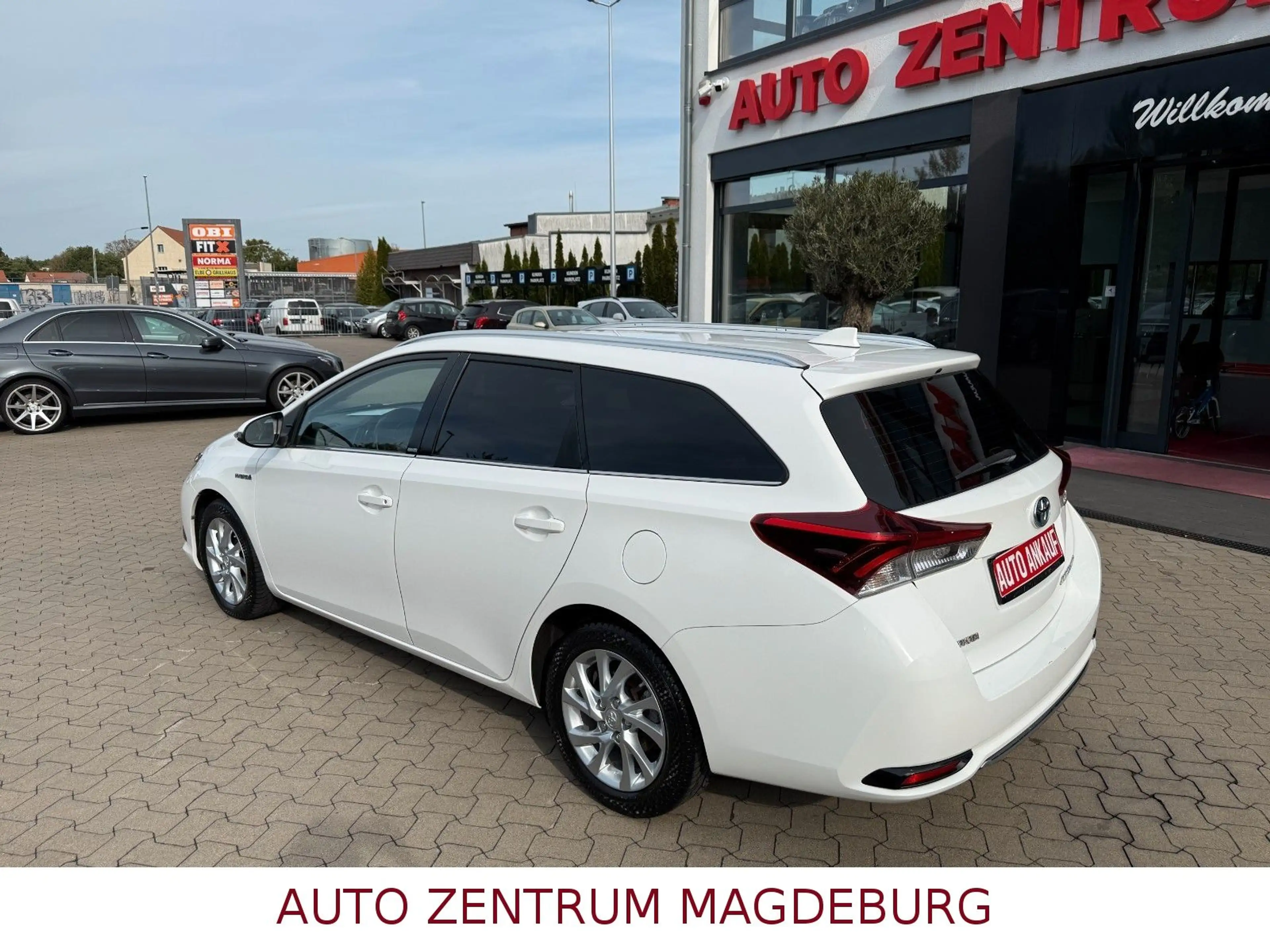 Toyota Auris Touring Sports Hybrid Edition-S *2.HAND* — photo 6
