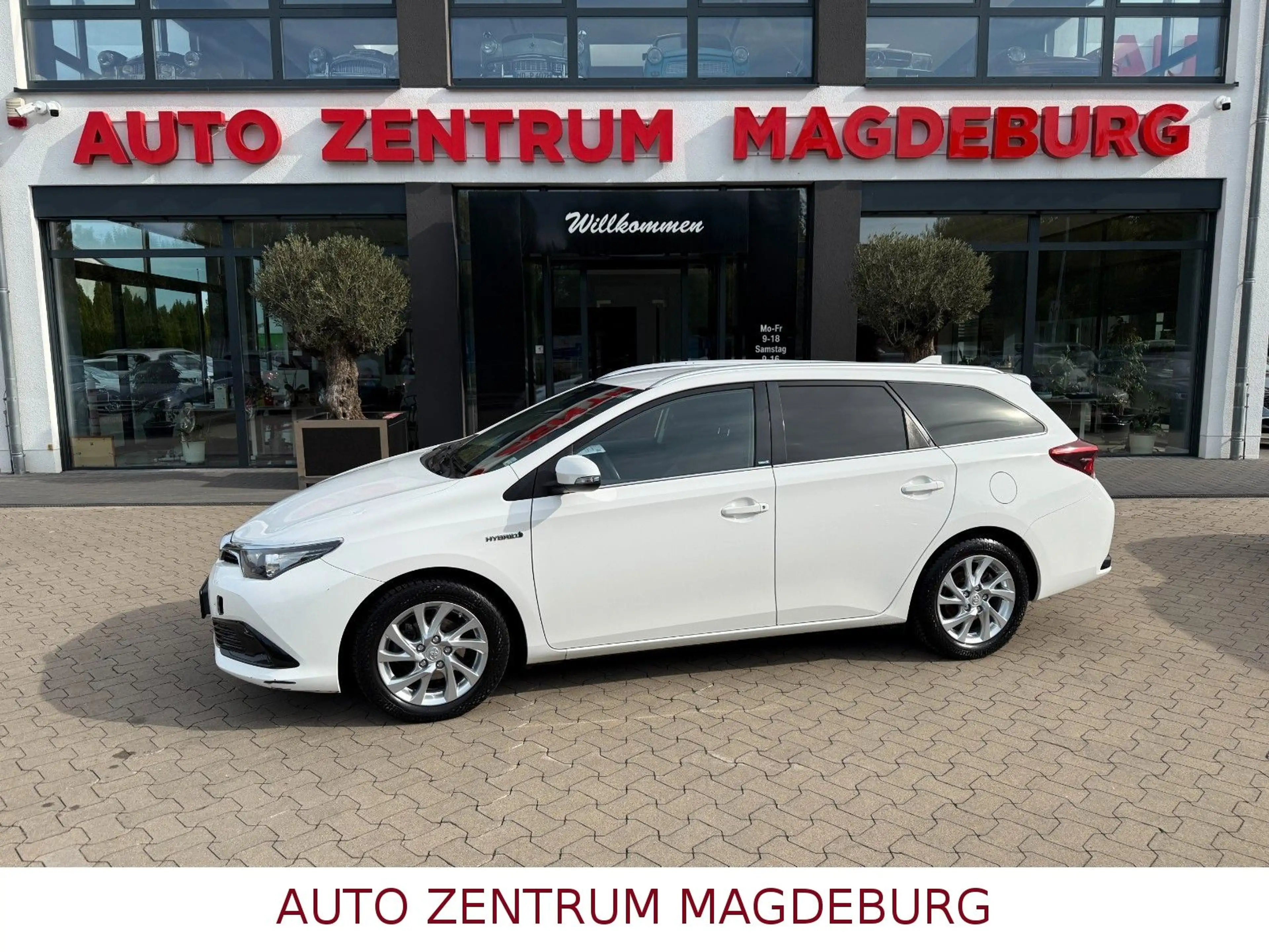 Toyota Auris Touring Sports Hybrid Edition-S *2.HAND*