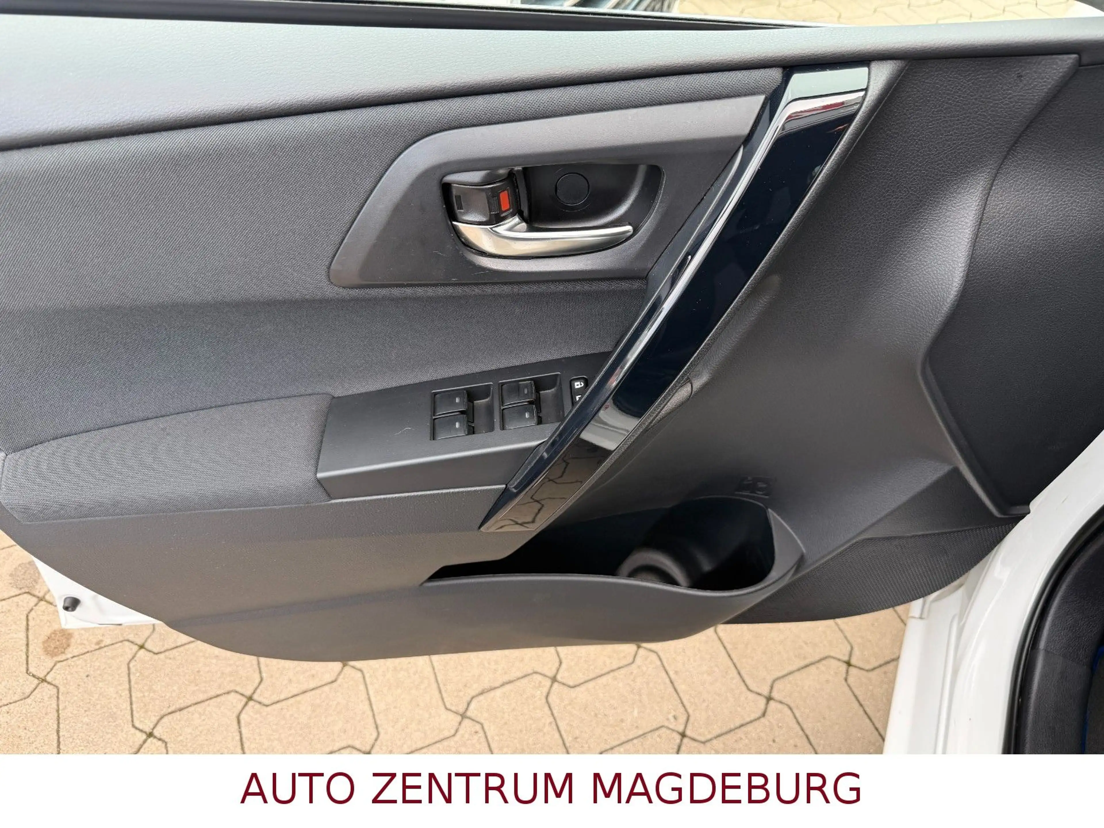 Toyota Auris Touring Sports Hybrid Edition-S *2.HAND* — photo 9