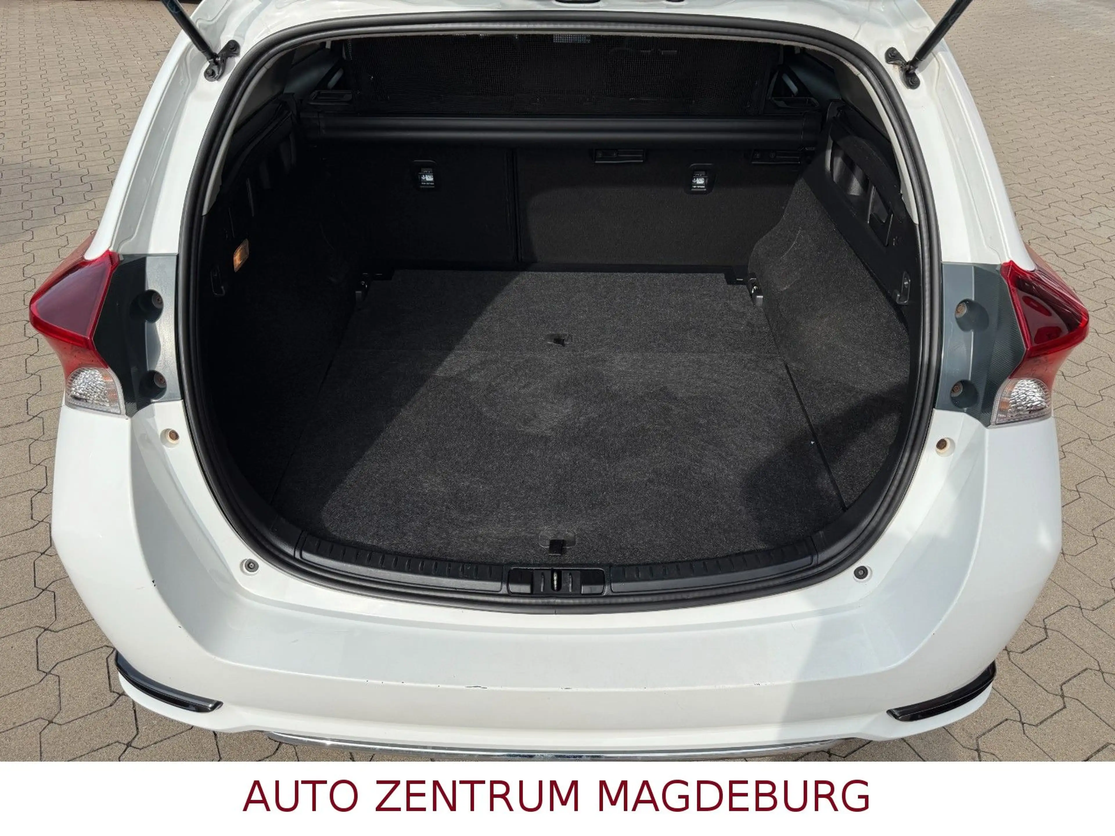 Toyota Auris Touring Sports Hybrid Edition-S *2.HAND* — photo 5