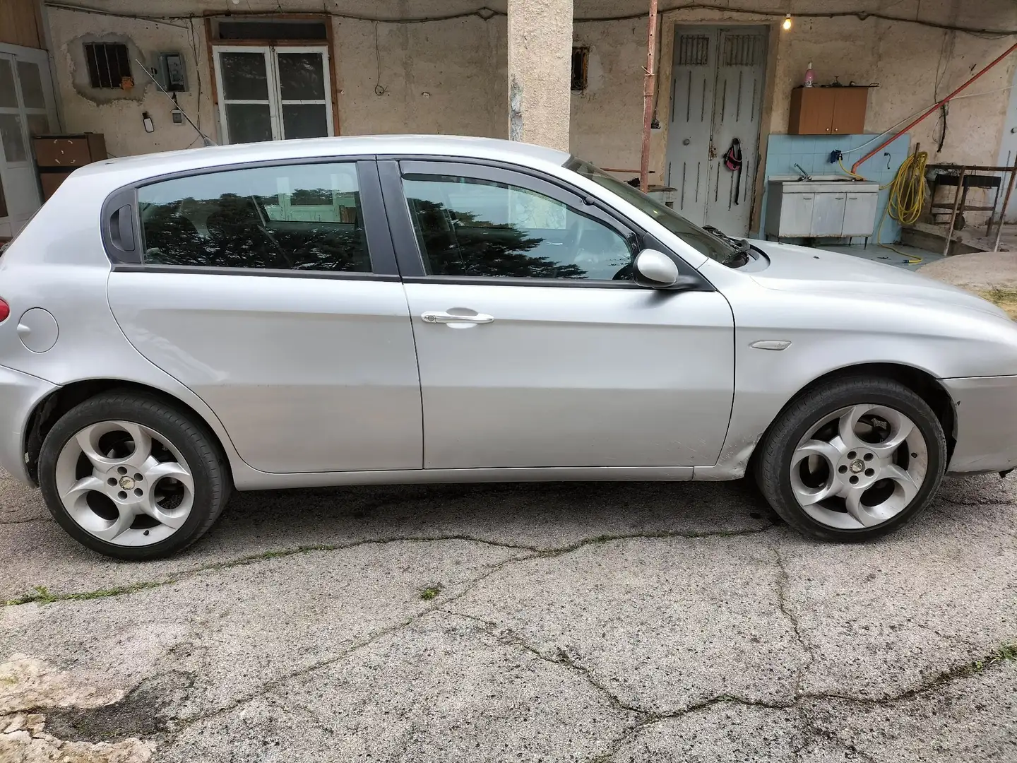 Alfa Romeo 147 5p 1.9 jtd Distinctive 116cv - 2