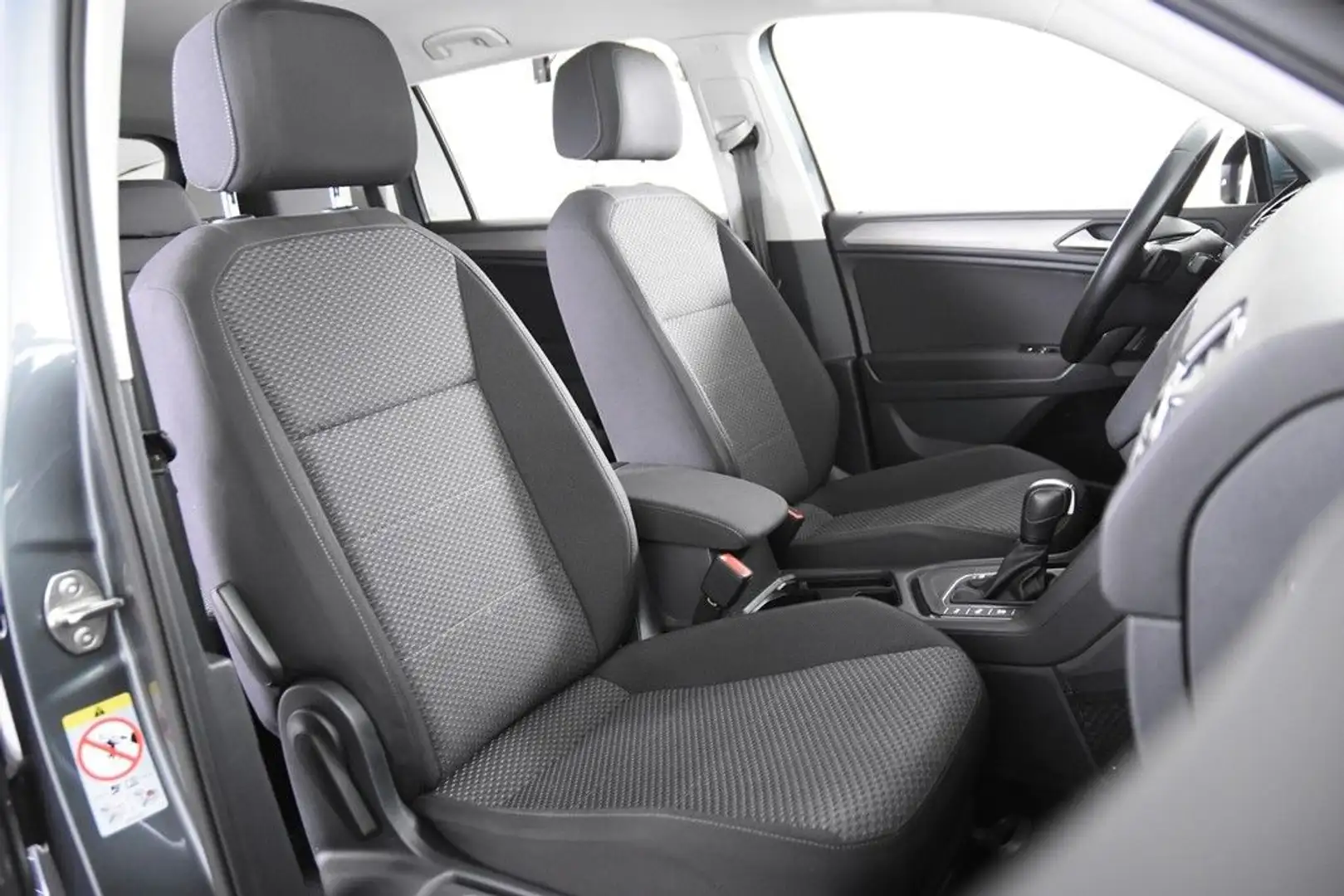 Volkswagen Tiguan Allspace 1.5 TSI DSG *1.Hand*Navi*SHZ*EHK Grijs - 2