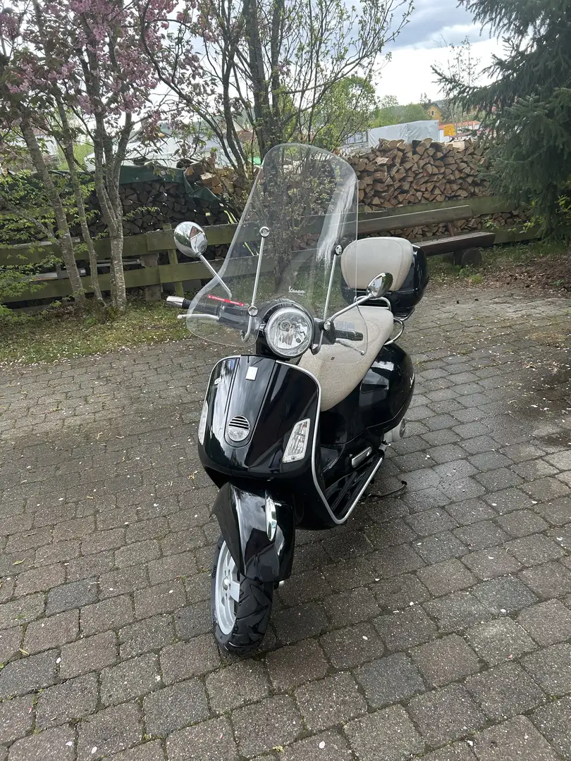 Vespa GTS 250ie Czarny - 1
