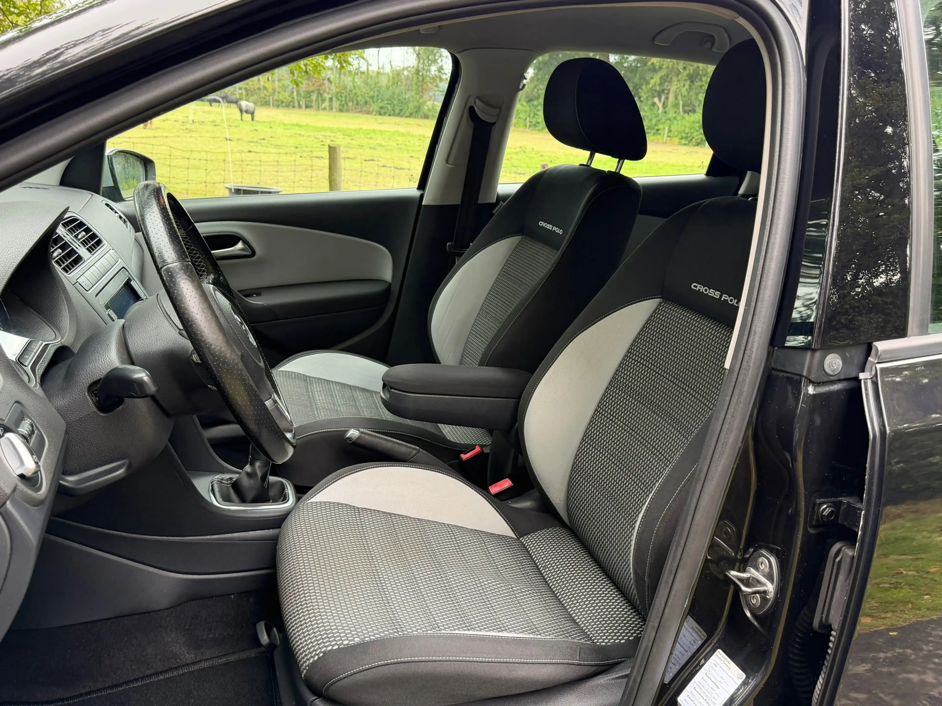 Volkswagen Polo Cross 1.4-16V | Groot scherm + Clima + 5-Drs Nu € 7.450, — photo 13