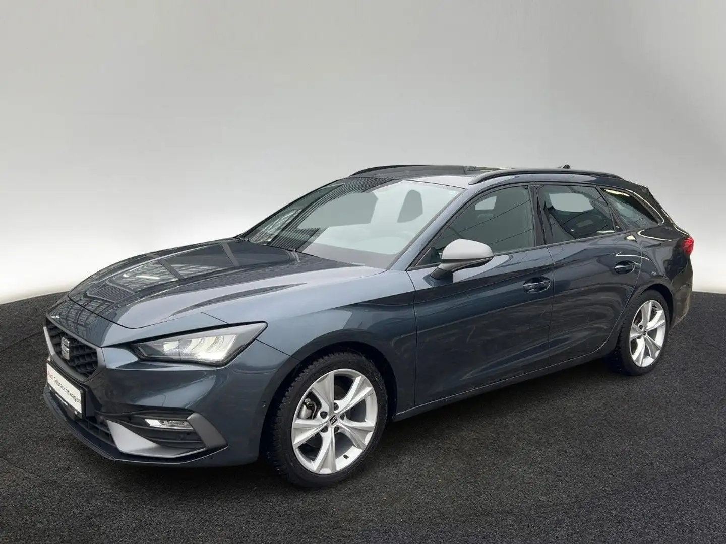 SEAT Leon Sportstourer 1.5 eTSI FR DSG Navi Link Kame Grau - 2