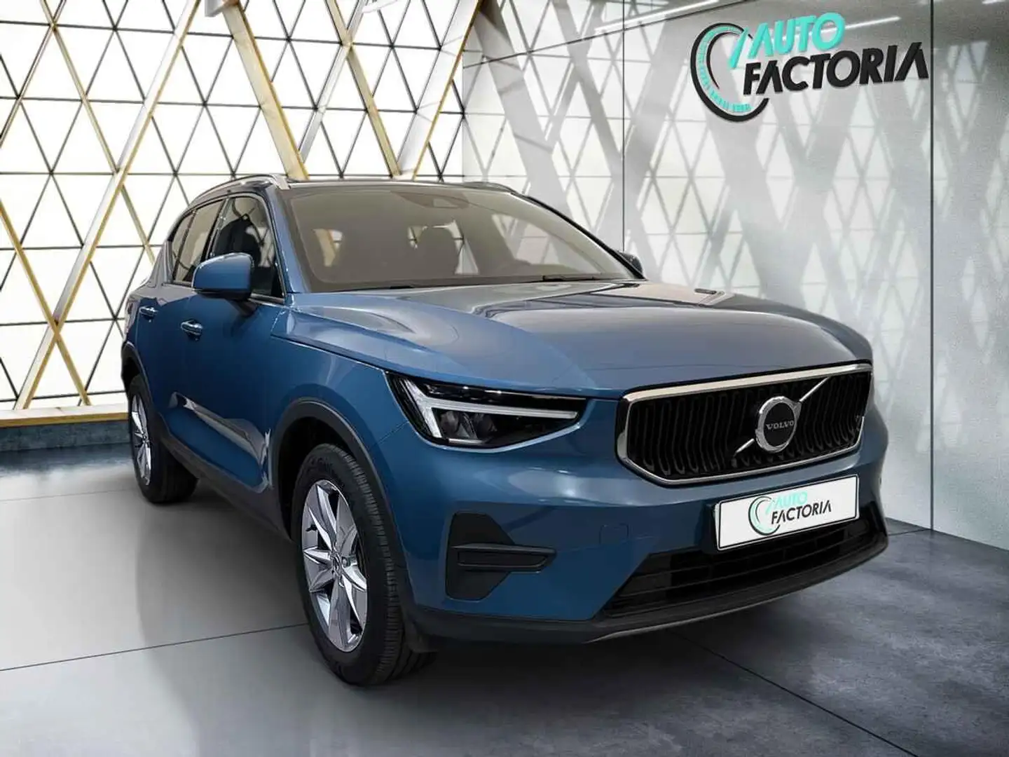 Volvo XC40 -32% T2 129cv BVA +GPS+CAM+LED+HAYON ELEC+Opts Bleu - 2