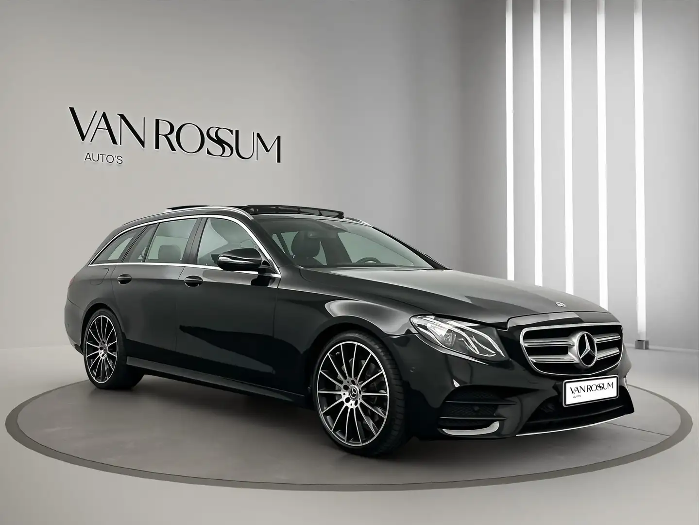 Mercedes-Benz E 200 Estate Business Solution AMG Zwart - 1