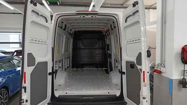 Volkswagen Crafter view 6