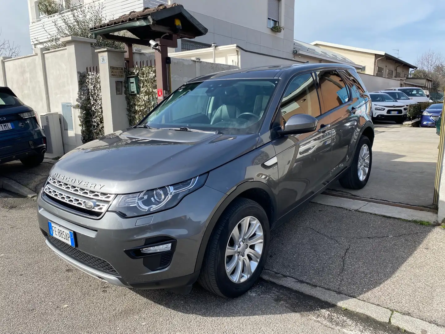 Land Rover Discovery Sport 2.0 TD4*HSE*LUXURY*PELLE* Grijs - 2