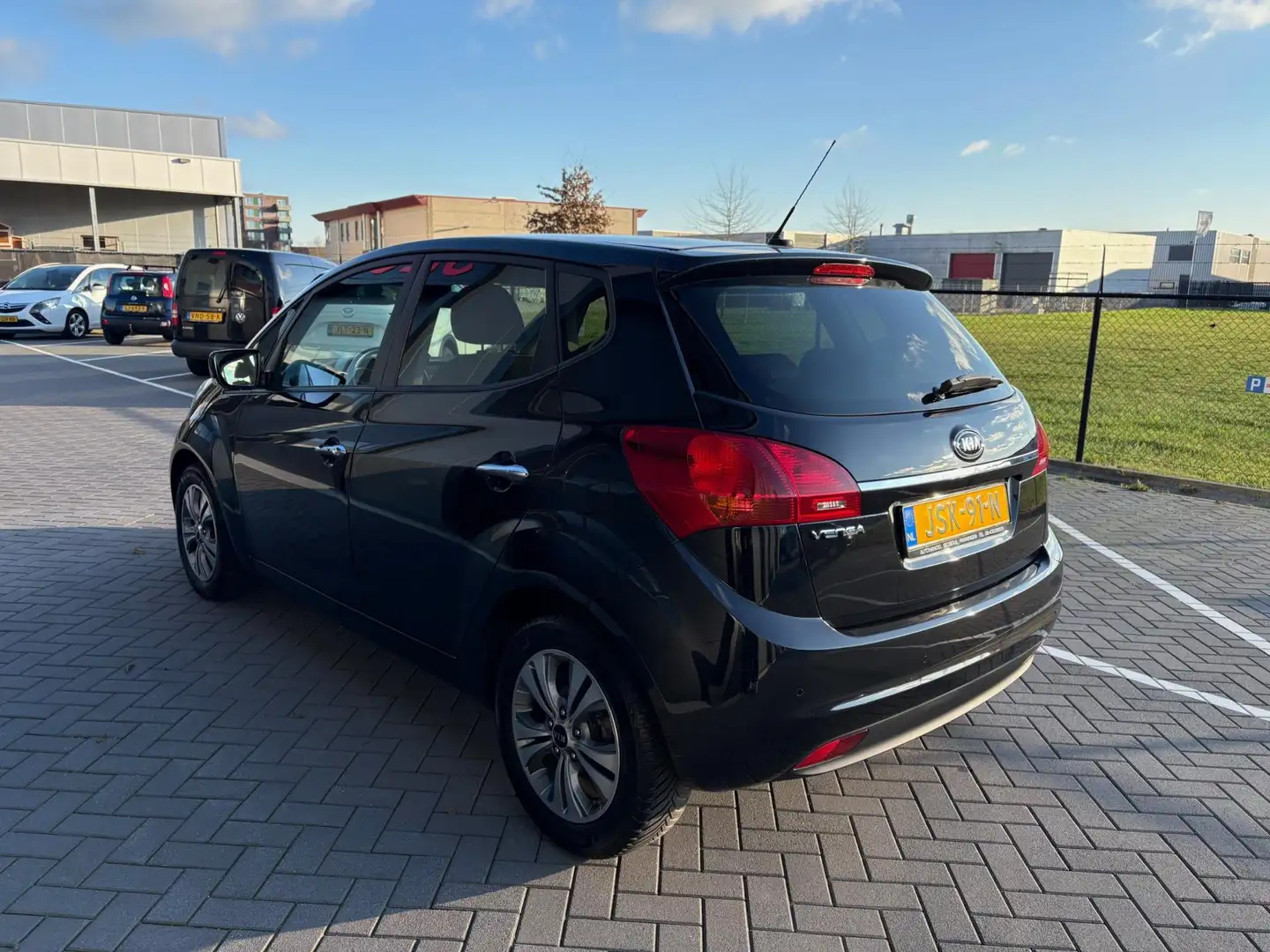 Kia Venga 1.6 CVVT Dream Team Noir - 2