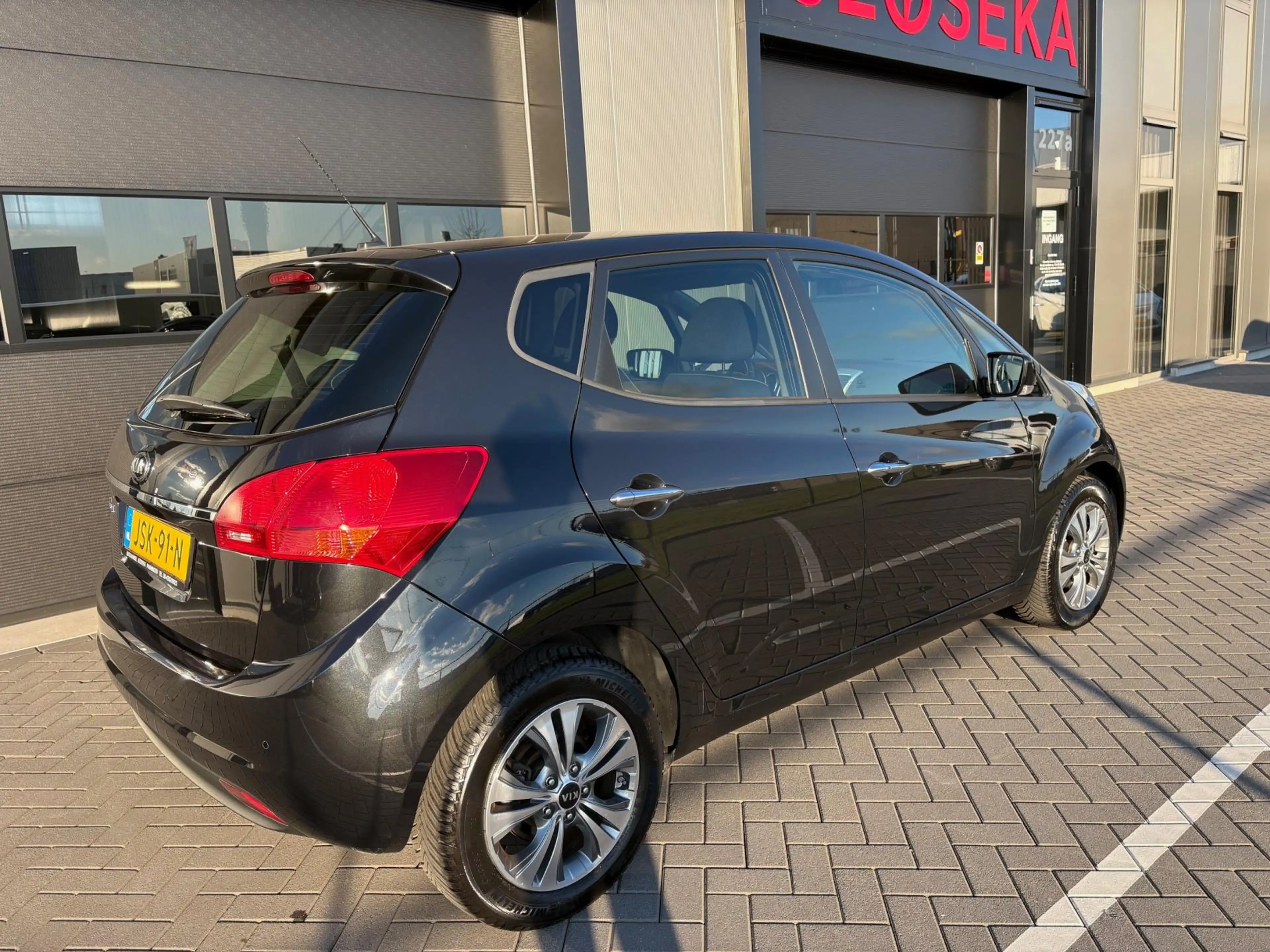 Kia Venga 1.6 CVVT Dream Team — photo 4