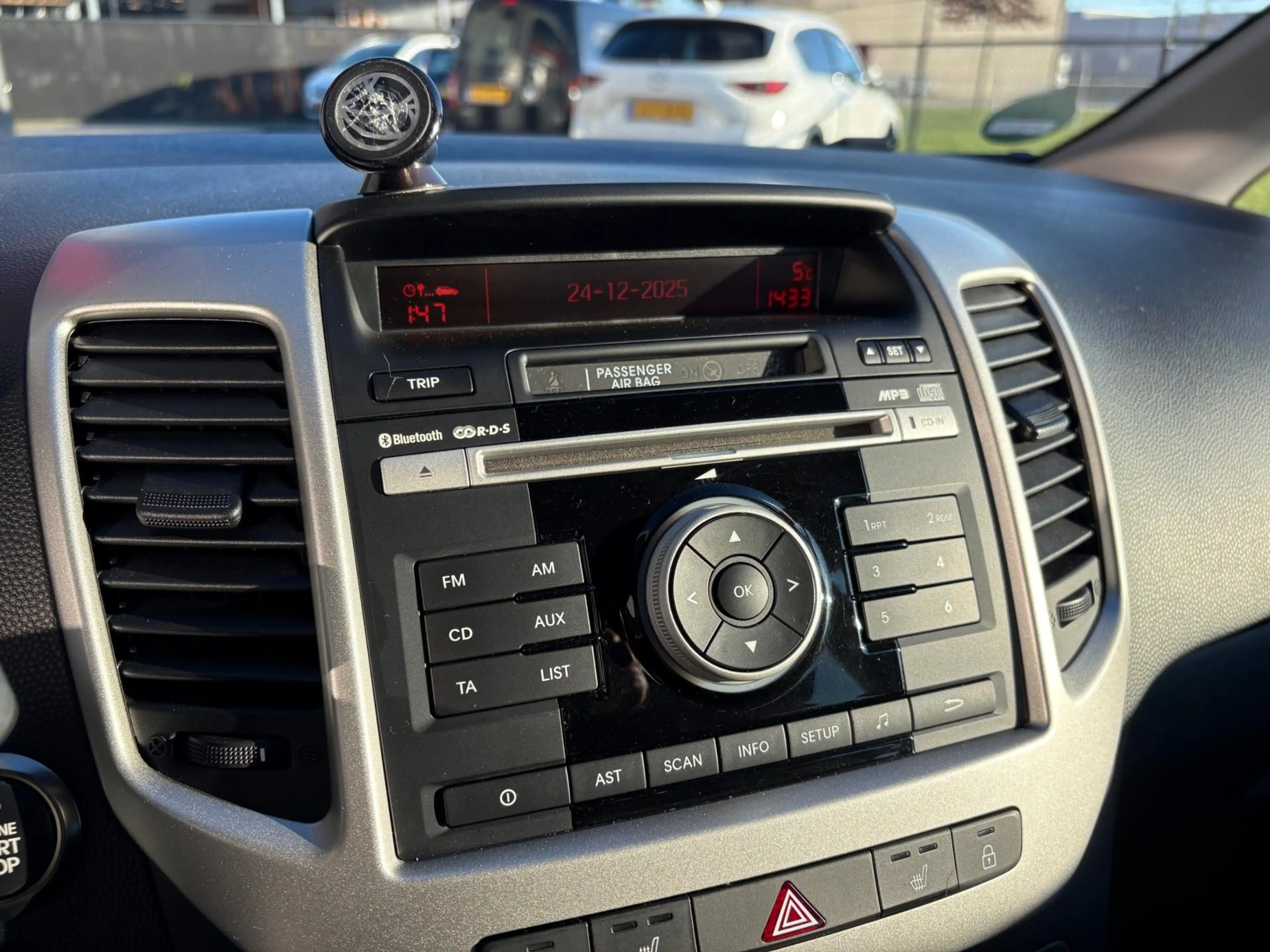 Kia Venga 1.6 CVVT Dream Team — photo 10