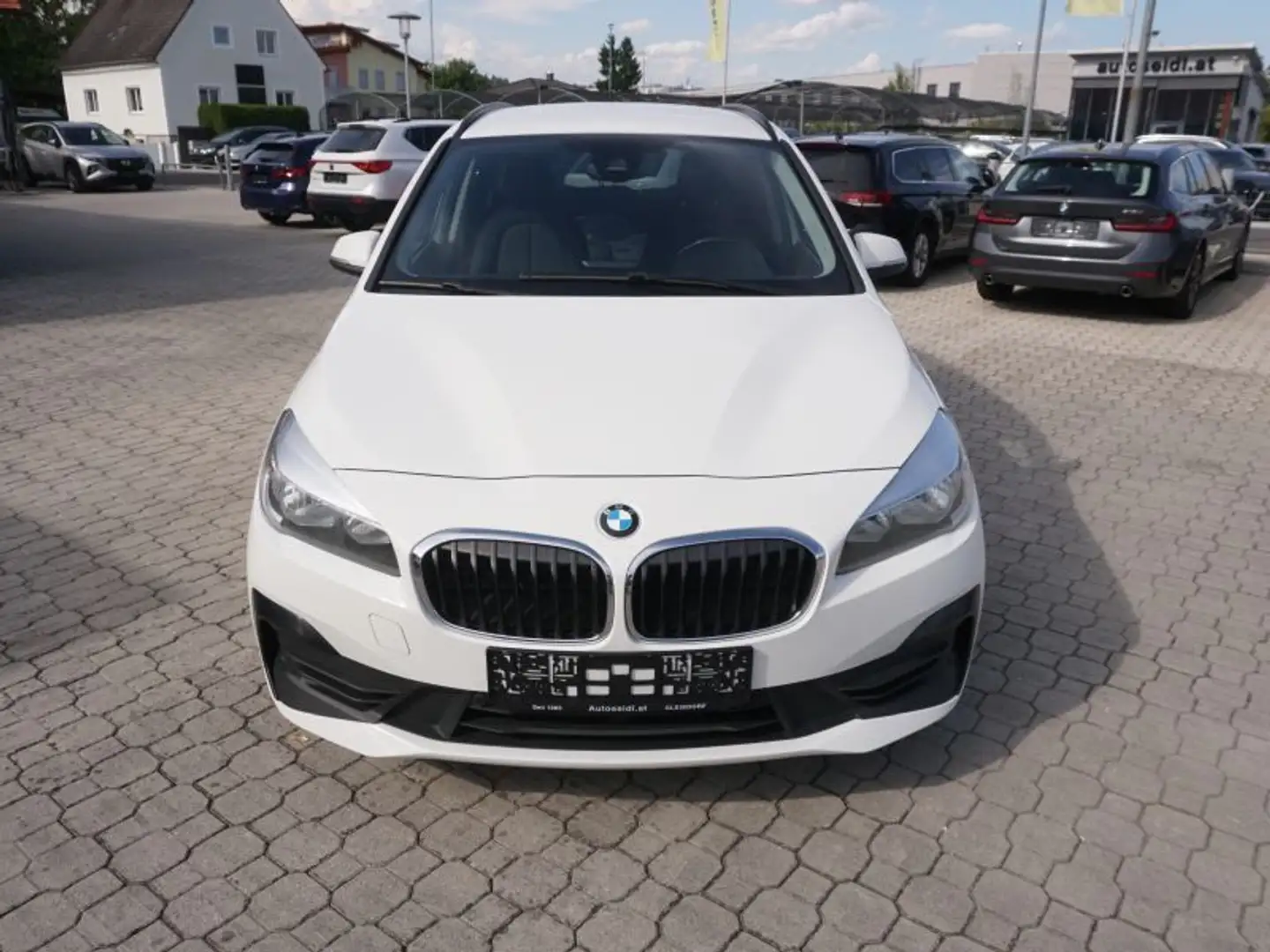BMW 216 216d Gran Tourer *NAVI+KAMERA* Bílá - 2