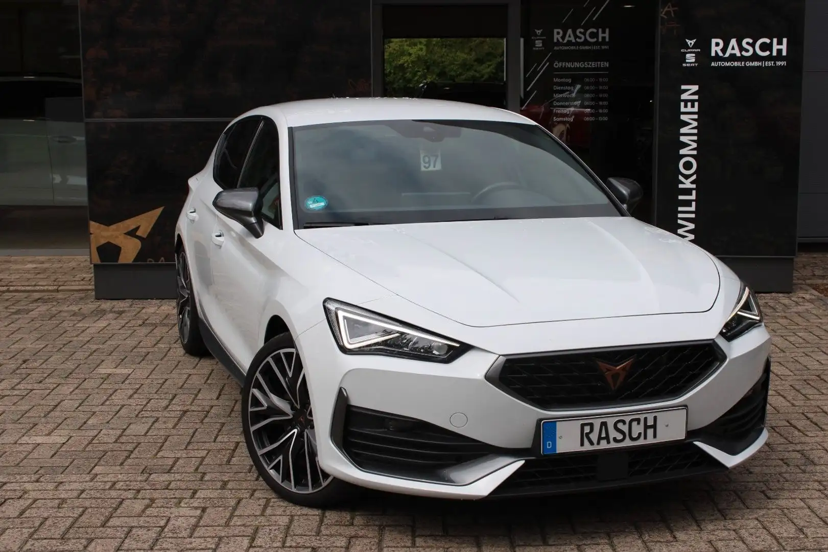CUPRA Leon 2.0 TSI DSG +NAVI+SHZ+ACC+LED+PDC+DAB+BEATS Weiß - 2