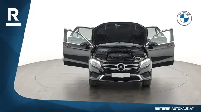 Mercedes-Benz 220 view 8