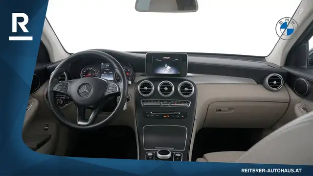 Mercedes-Benz 220 view 13