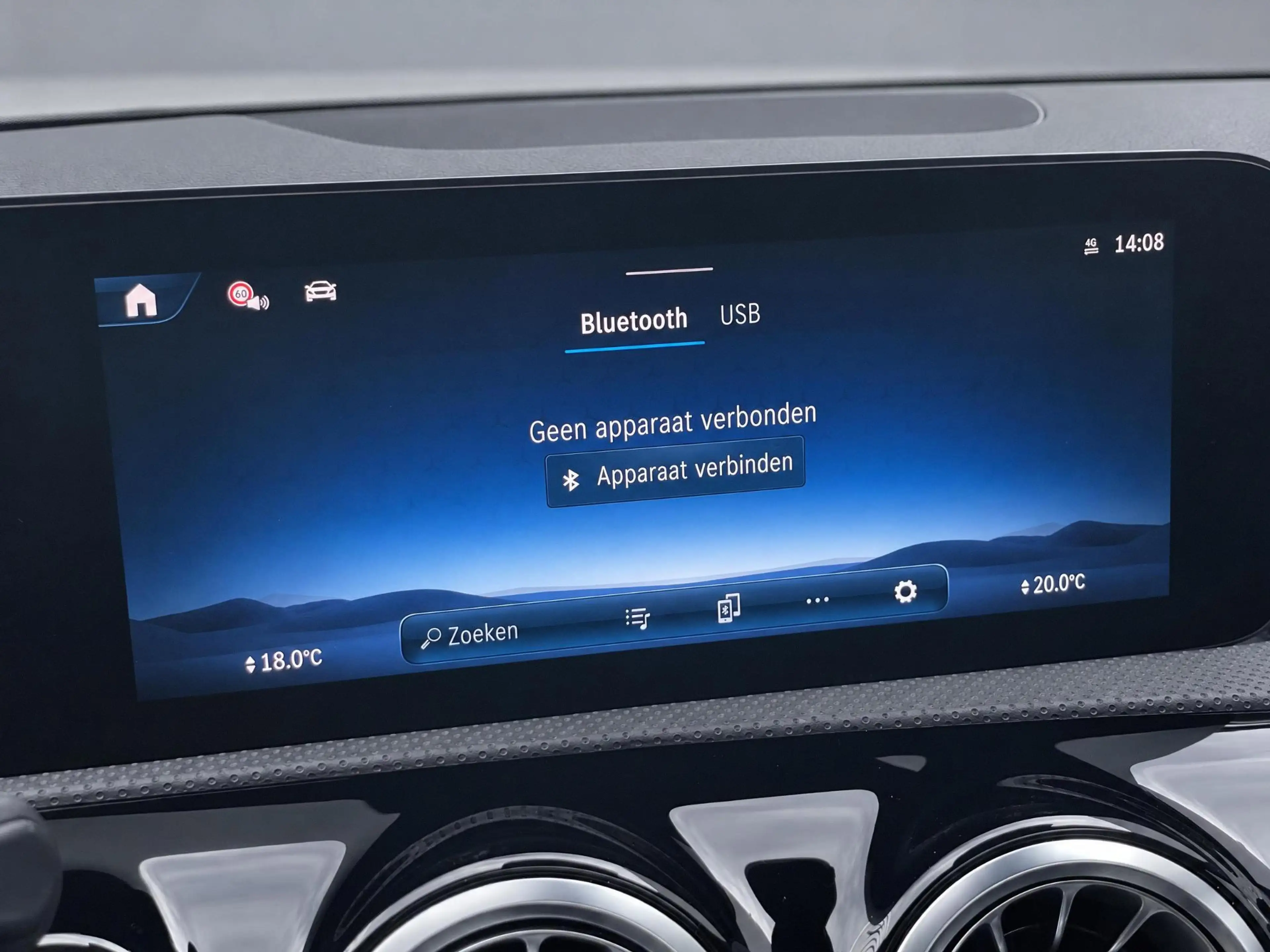 Mercedes-Benz CLA 180 Business Solution AMG — photo 15