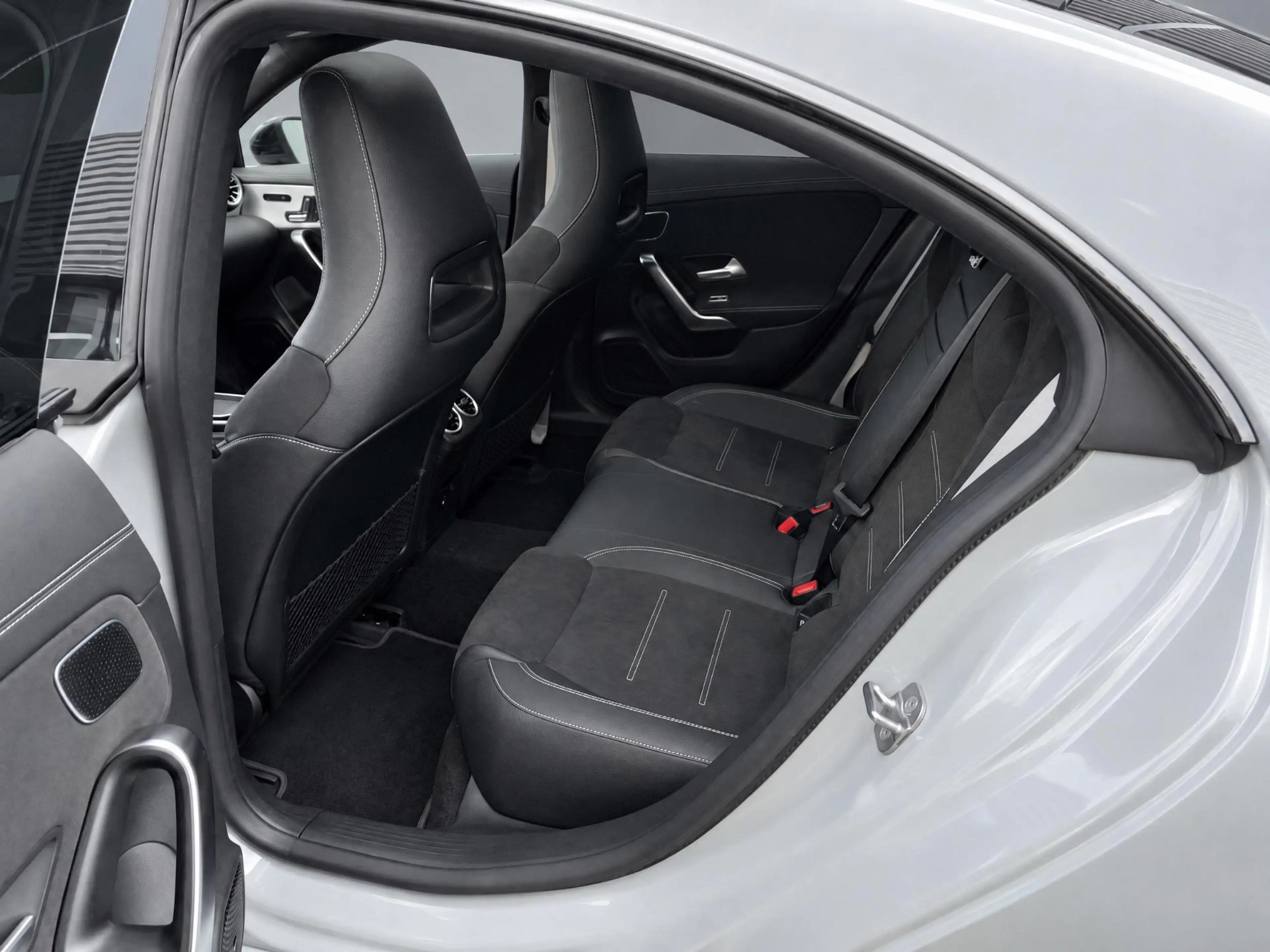 Mercedes-Benz CLA 180 Business Solution AMG — photo 8