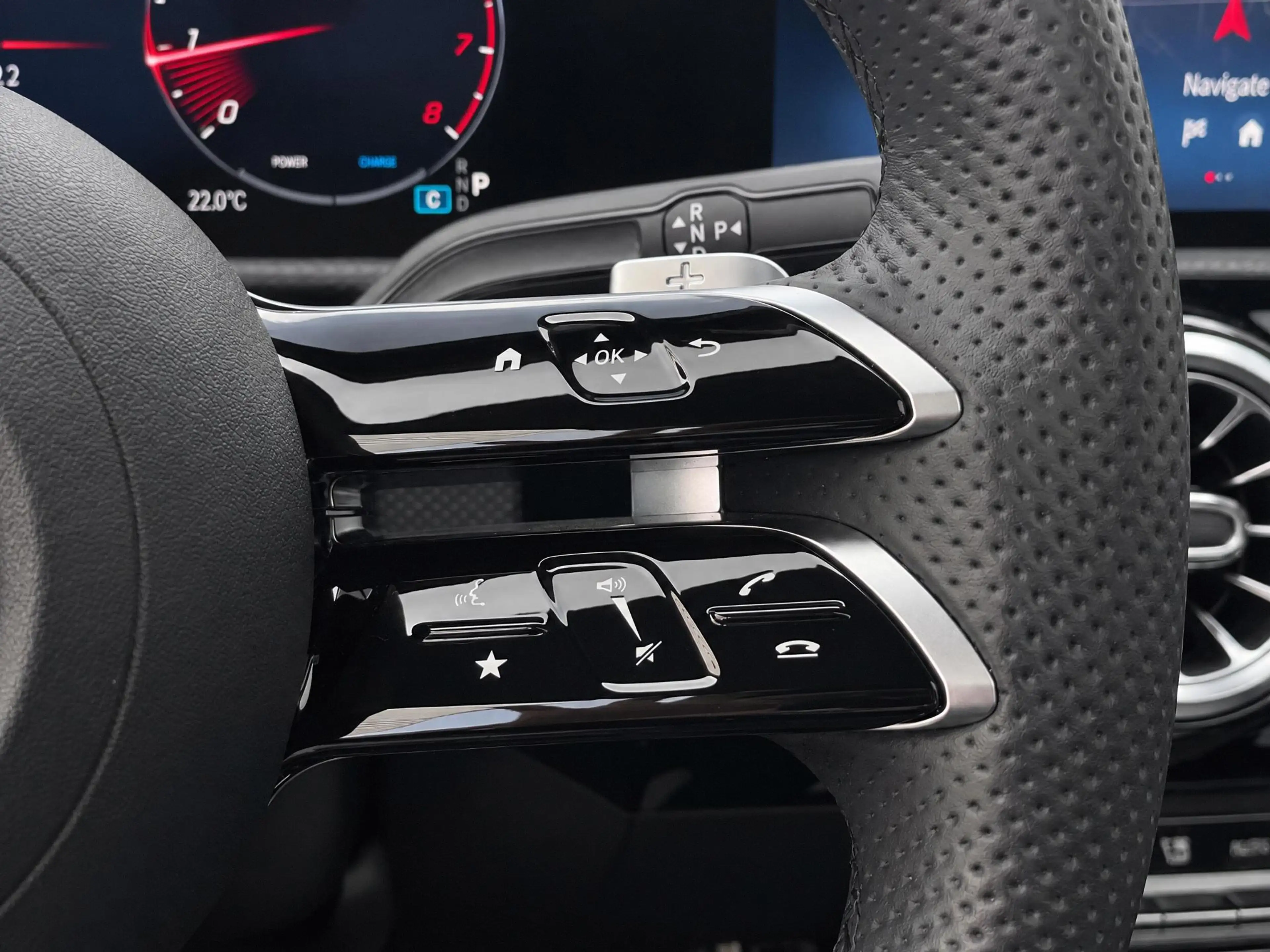 Mercedes-Benz CLA 180 Business Solution AMG — photo 12