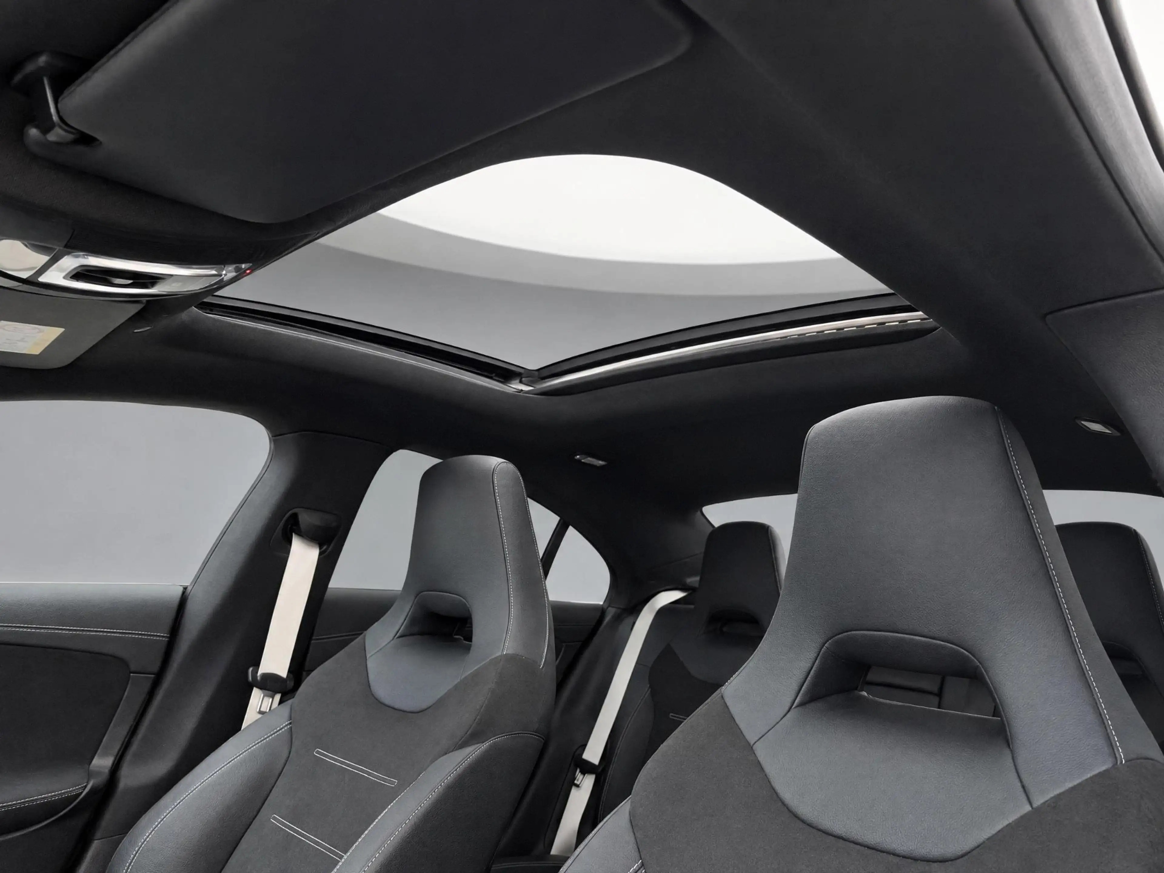 Mercedes-Benz CLA 180 Business Solution AMG — photo 6