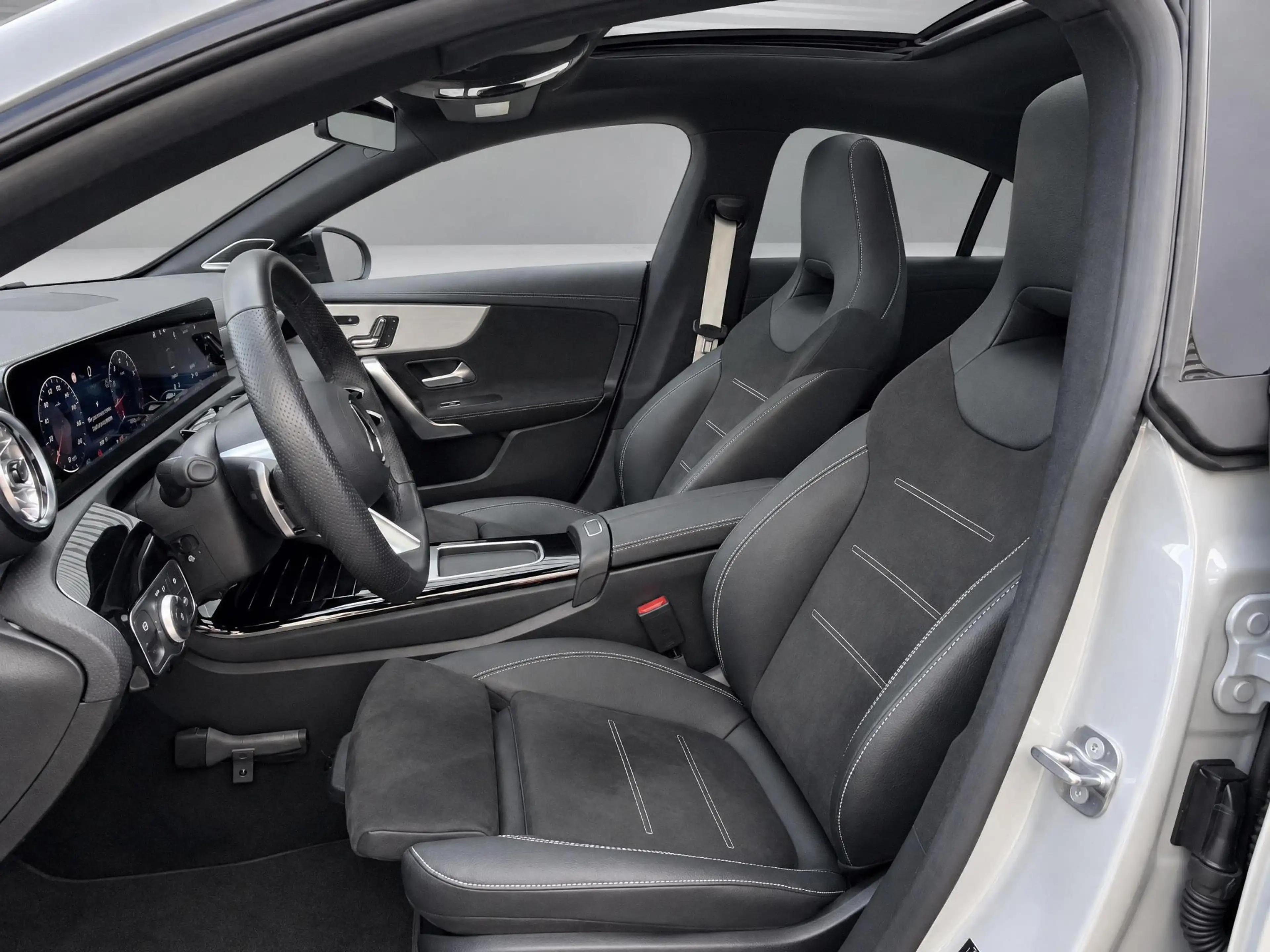 Mercedes-Benz CLA 180 Business Solution AMG — photo 7