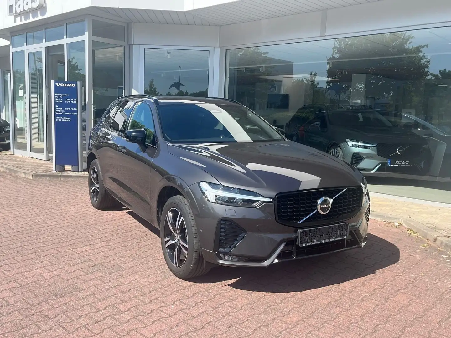 Volvo XC60 B5 D AWD R Design Geartronic Gris - 1
