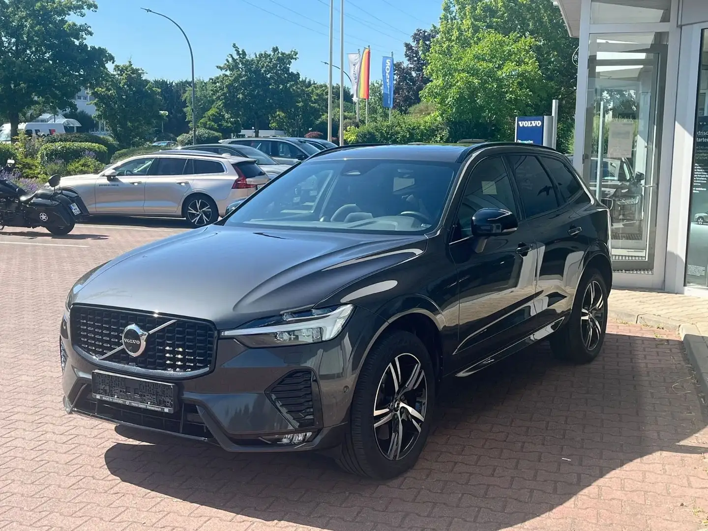 Volvo XC60 B5 D AWD R Design Geartronic Gris - 2