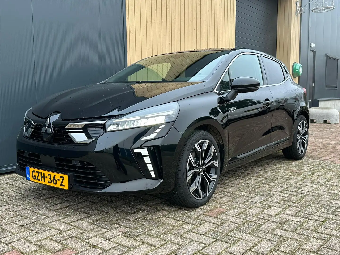 Mitsubishi Colt 1.6 Hybrid 145pk Aut. Intense+ | Stoel/ Stuurwielv Negro - 1