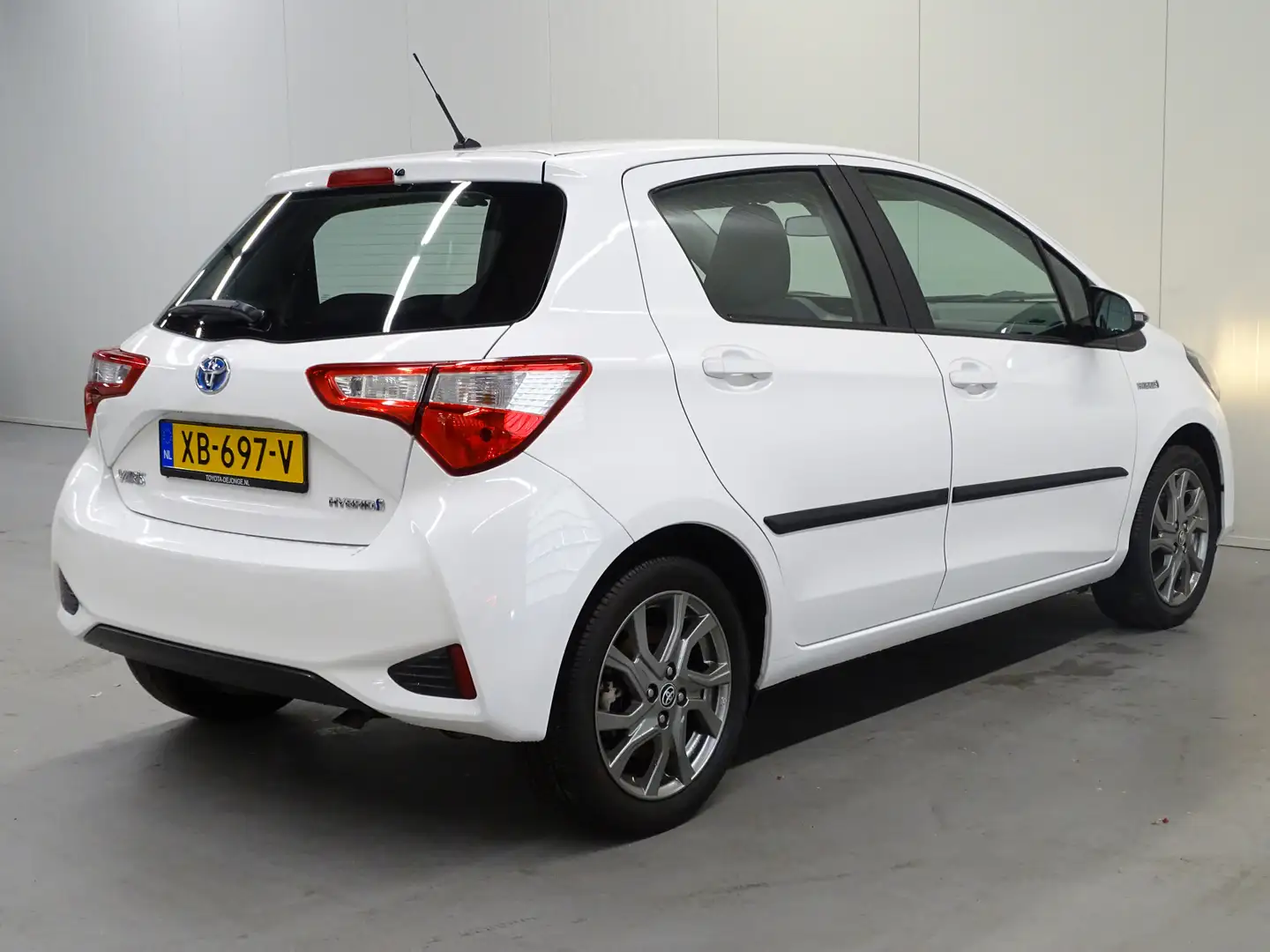Toyota Yaris 1.5 Hybrid Comfort | Climate contol | Cruise contr White - 2