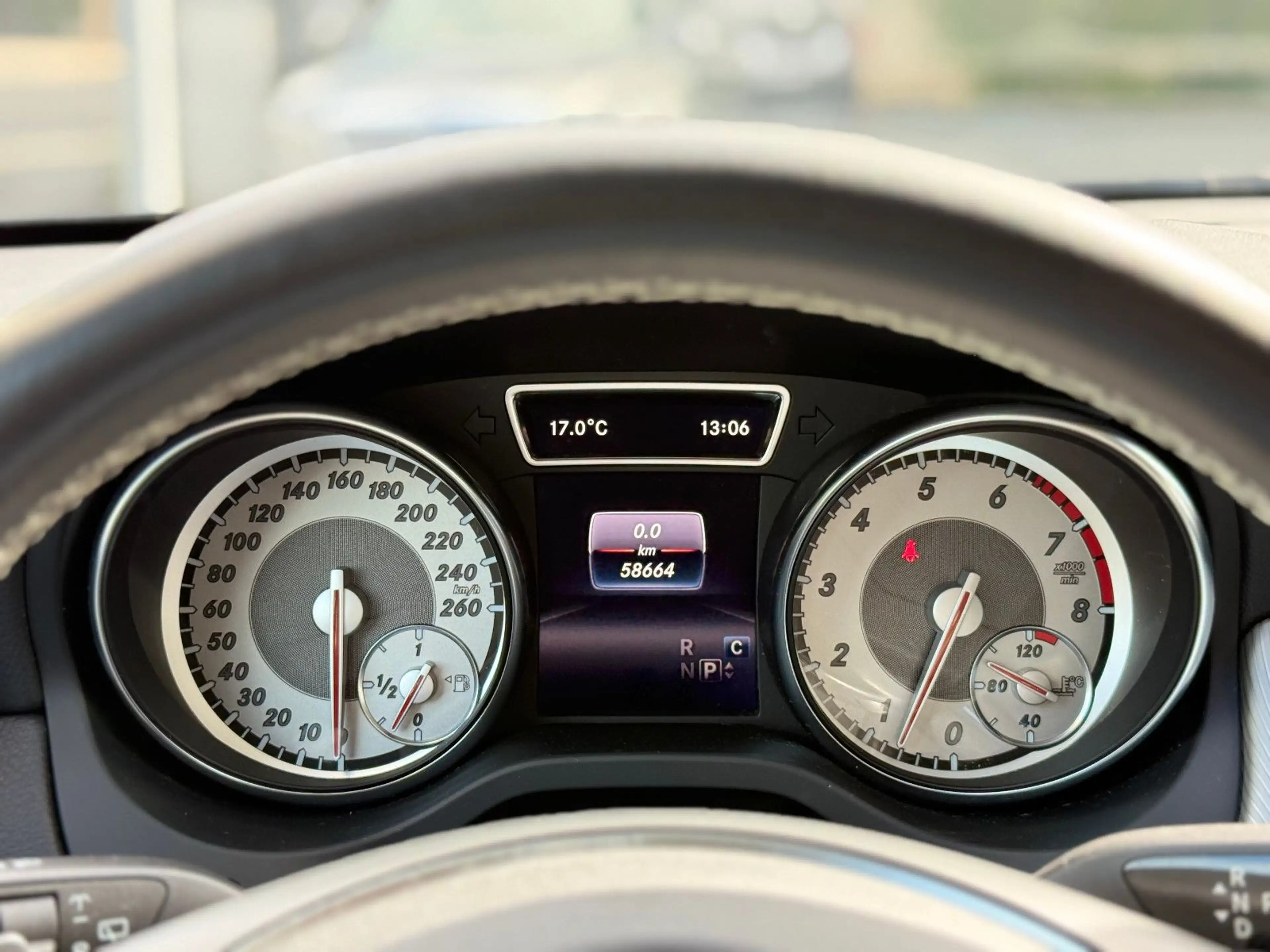 Mercedes-Benz GLA 200 AUTOMATIK AHK NAVI XENON SHZ KLIMA — photo 11