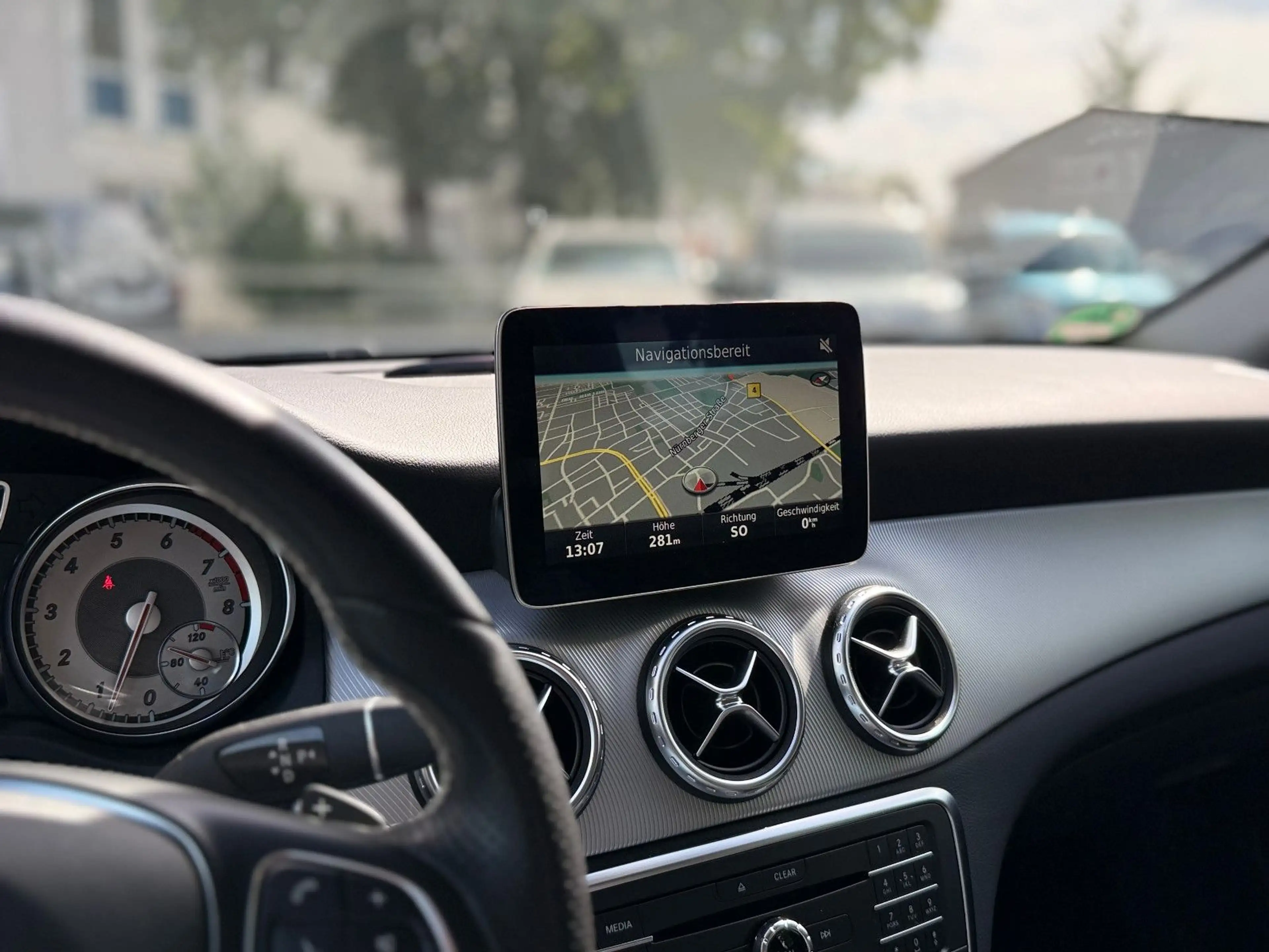 Mercedes-Benz GLA 200 AUTOMATIK AHK NAVI XENON SHZ KLIMA — photo 10